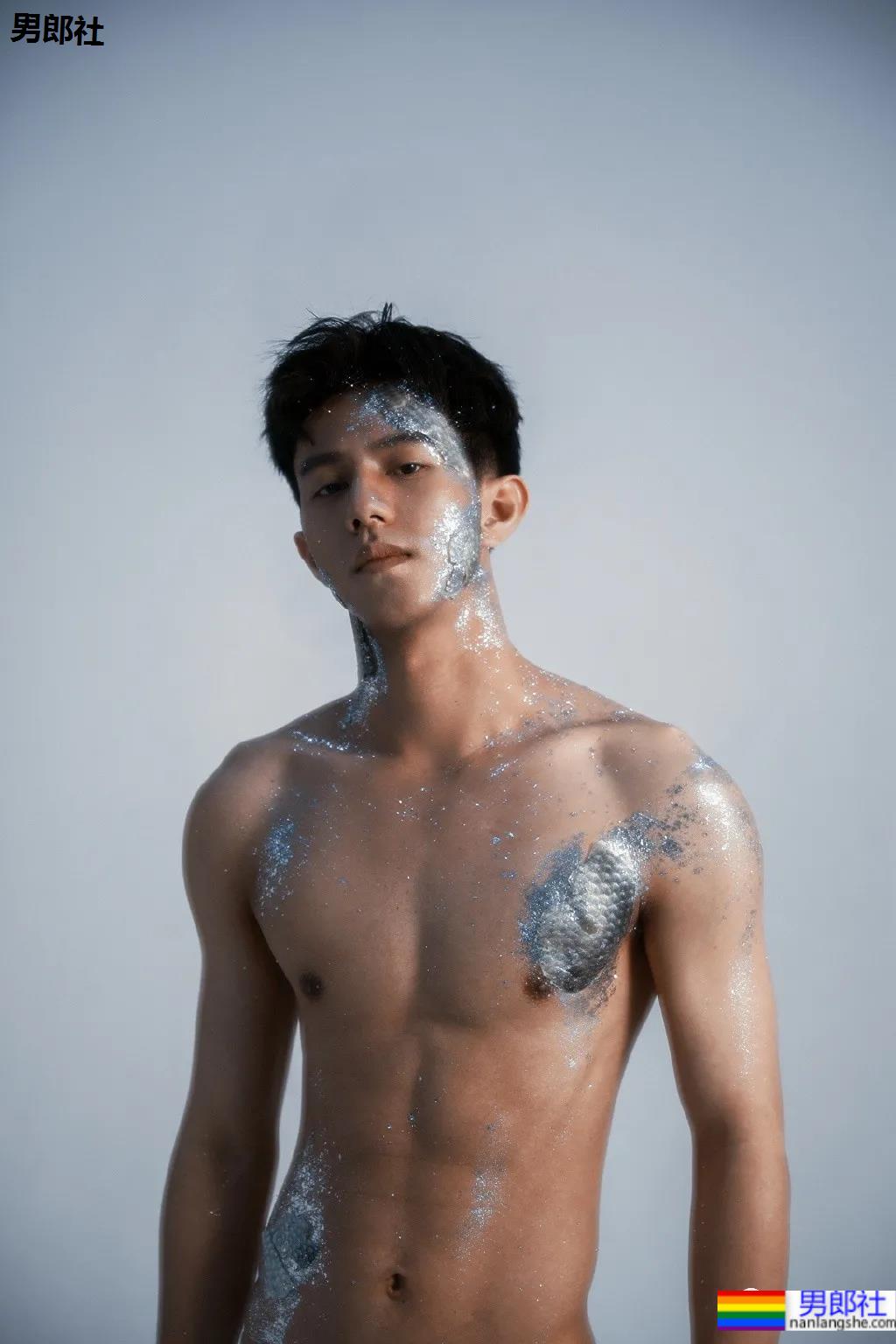 网红小鲜肉摄影师得了撩衣炫腹强迫症,成片竟比体育生还欲! - 51虹马 网红小鲜肉摄影师得了撩衣炫腹强迫症,成片竟比体育生还欲! - 51虹马