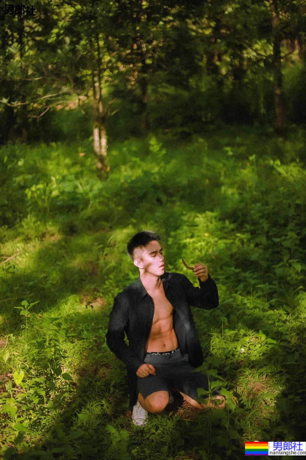 网红小鲜肉摄影师得了撩衣炫腹强迫症,成片竟比体育生还欲! - 51虹马 网红小鲜肉摄影师得了撩衣炫腹强迫症,成片竟比体育生还欲! - 51虹马