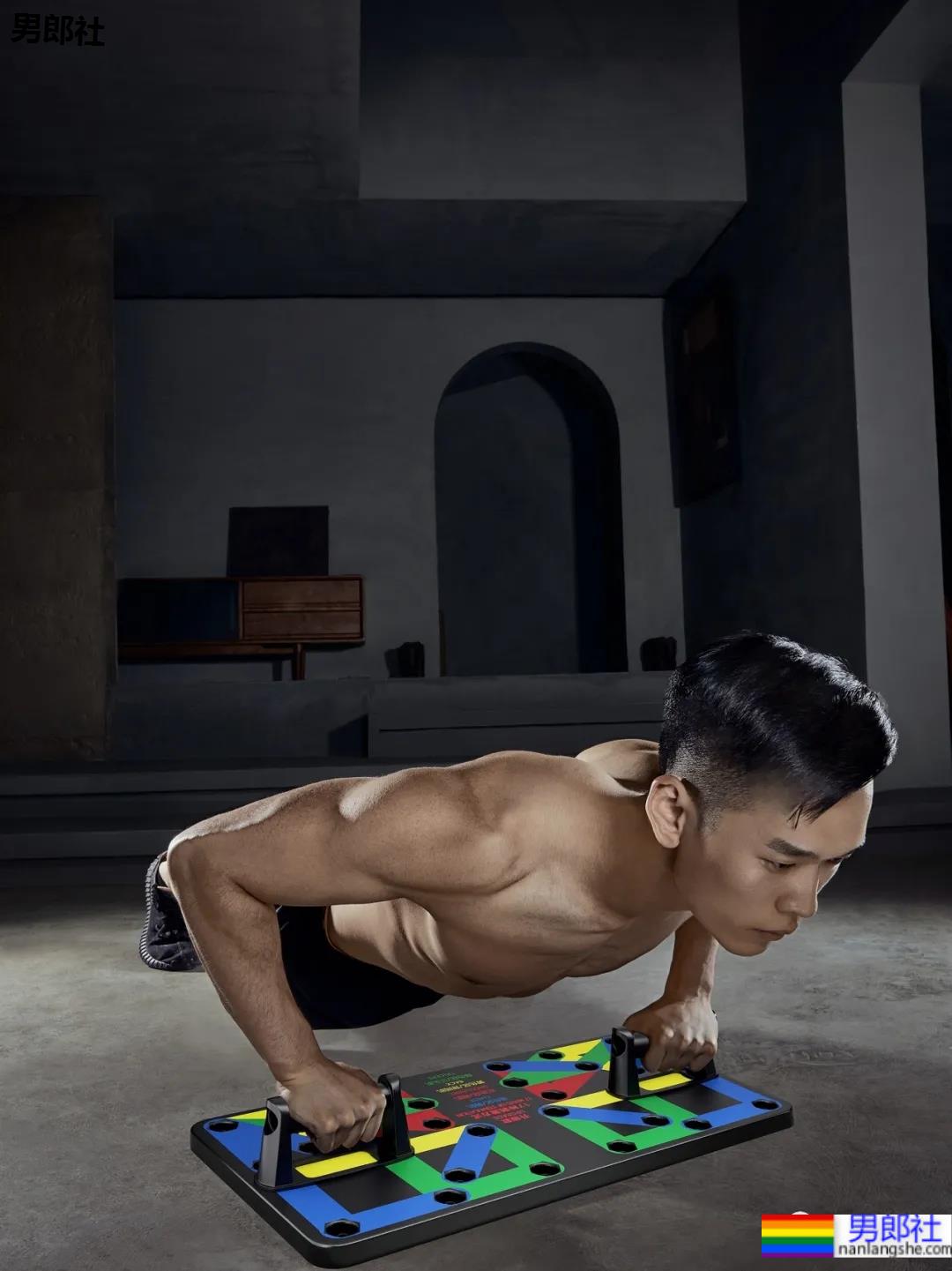 筋肉体育生的线条,可以做你的屏保吗! - 51虹马 筋肉体育生的线条,可以做你的屏保吗! - 51虹马