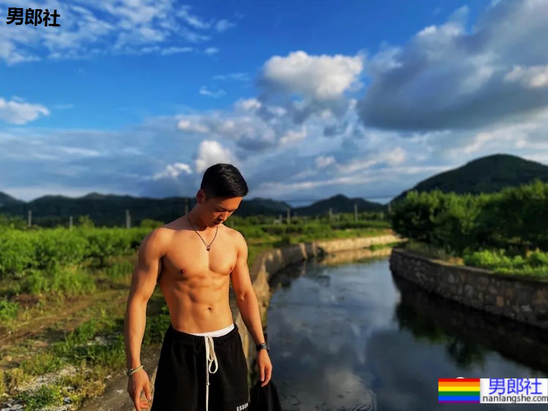 筋肉体育生的线条,可以做你的屏保吗! - 51虹马 筋肉体育生的线条,可以做你的屏保吗! - 51虹马