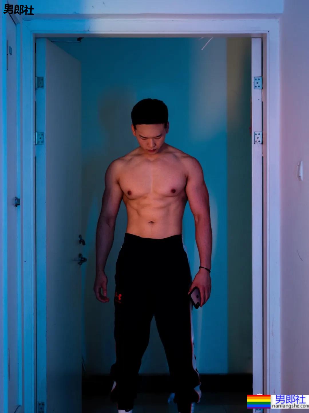 筋肉体育生的线条,可以做你的屏保吗! - 51虹马 筋肉体育生的线条,可以做你的屏保吗! - 51虹马