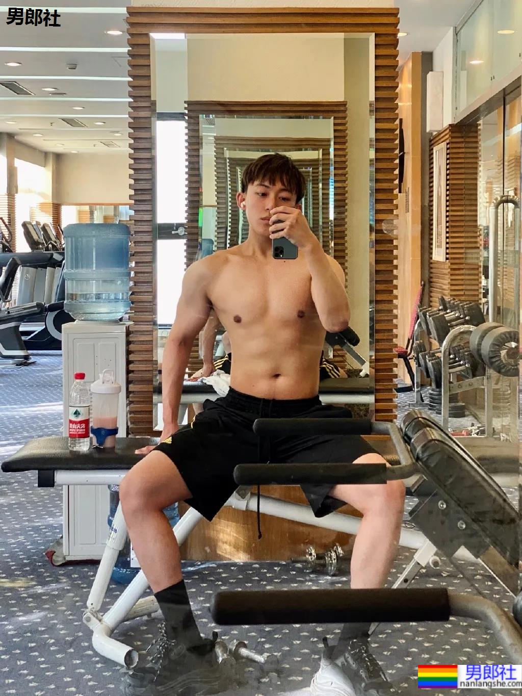 被央视校招的奶帅小哥，这是你的第几任男友？ - 51虹马