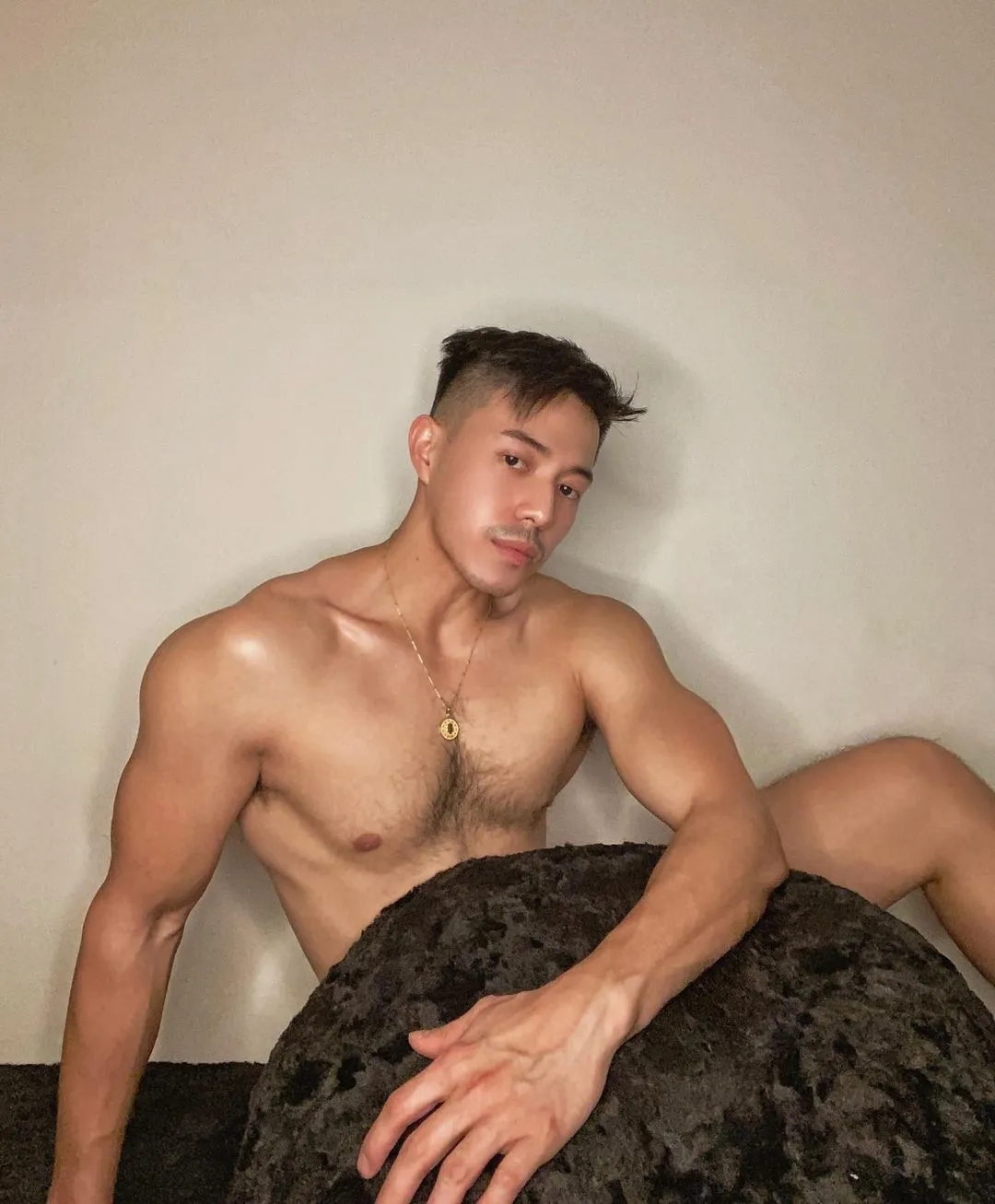 为什么网红帅哥都喜欢剃胸毛？ - 51虹马