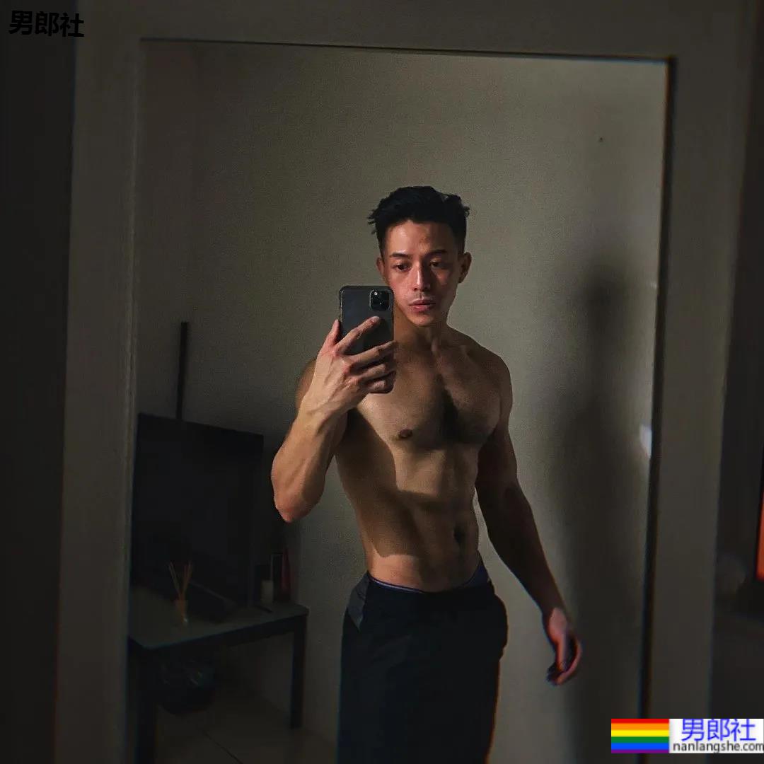 为什么网红帅哥都喜欢剃胸毛？ - 51虹马