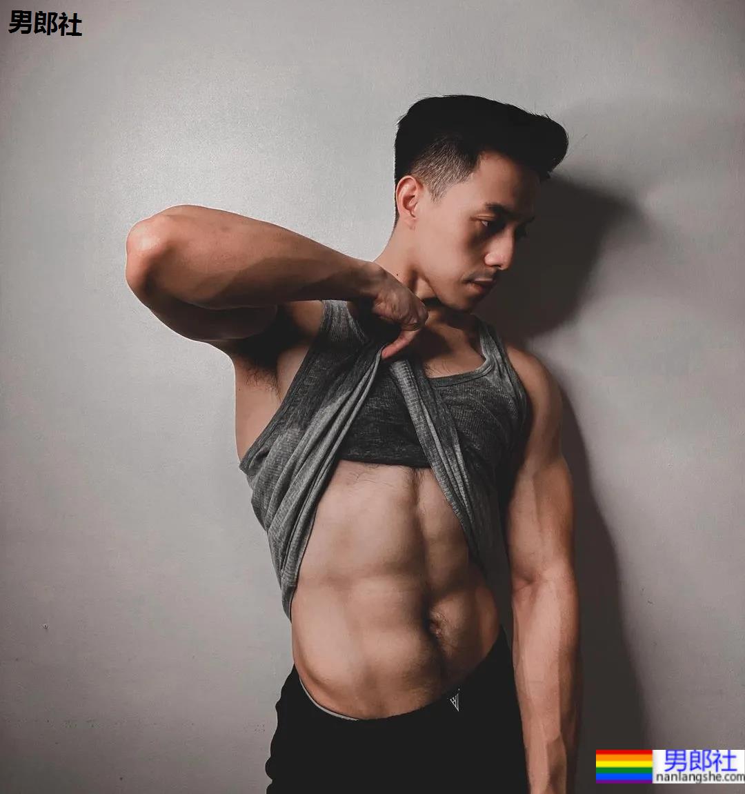 为什么网红帅哥都喜欢剃胸毛？ - 51虹马