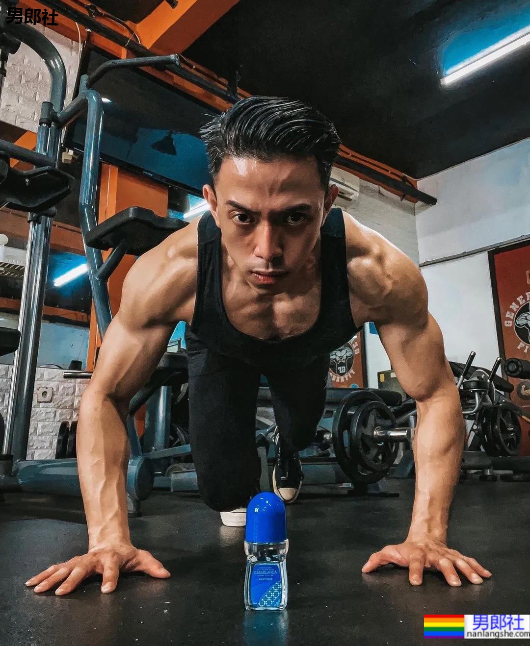 为什么网红帅哥都喜欢剃胸毛？ - 51虹马