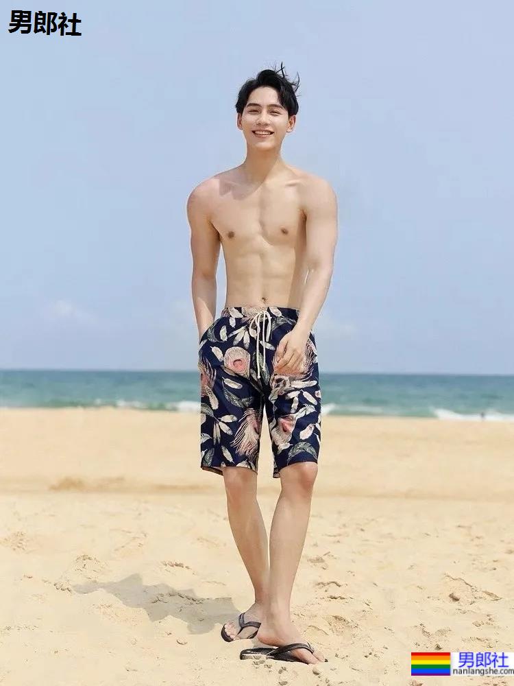 牛奶肌小哥酒店秀腹肌自拍火了，白净肌肉身材深受金主爸爸青睐！ - 51虹马