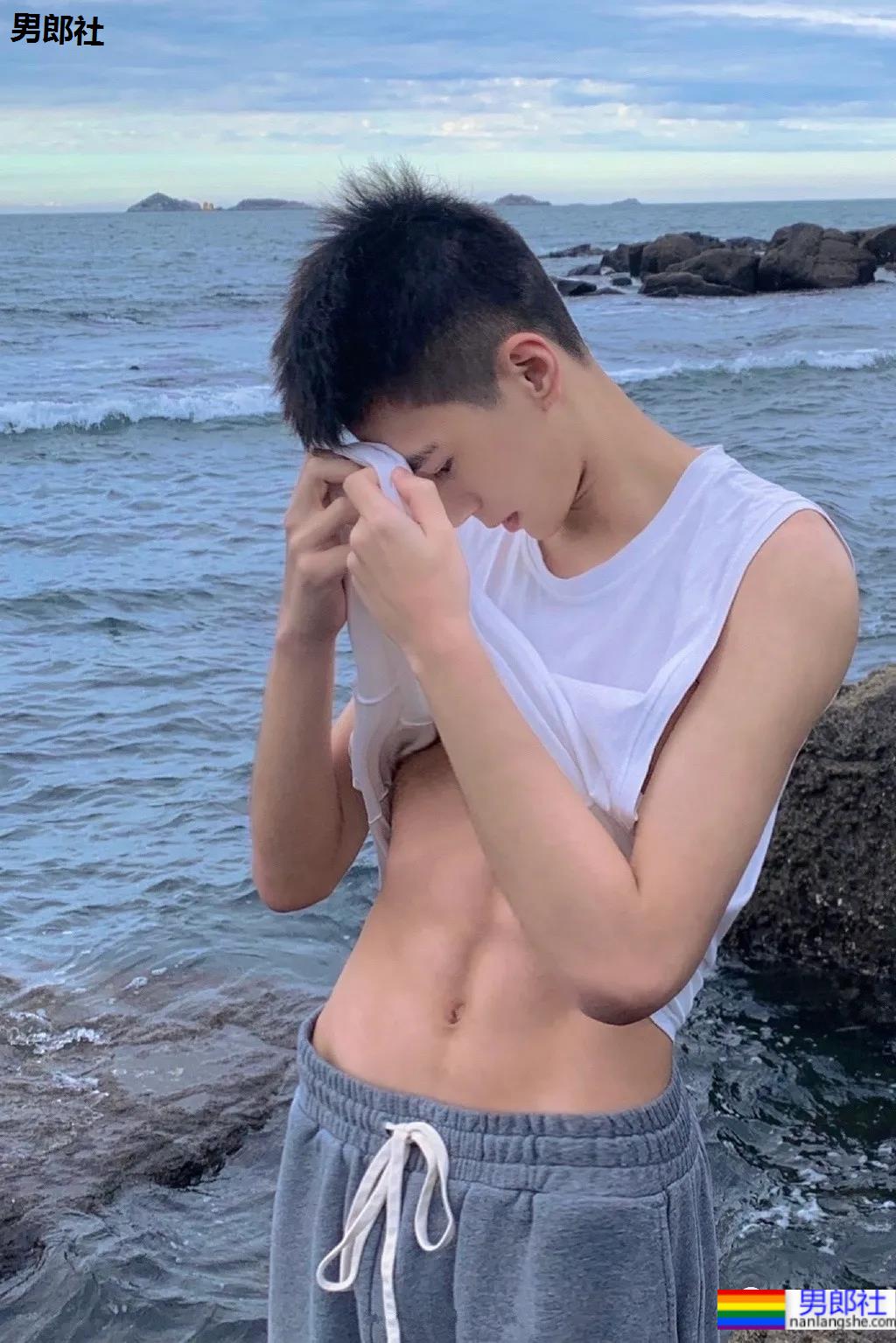 制服系侧颜少年火了,清爽干净的样子让我疯狂心动! - 51虹马 制服系侧颜少年火了,清爽干净的样子让我疯狂心动! - 51虹马