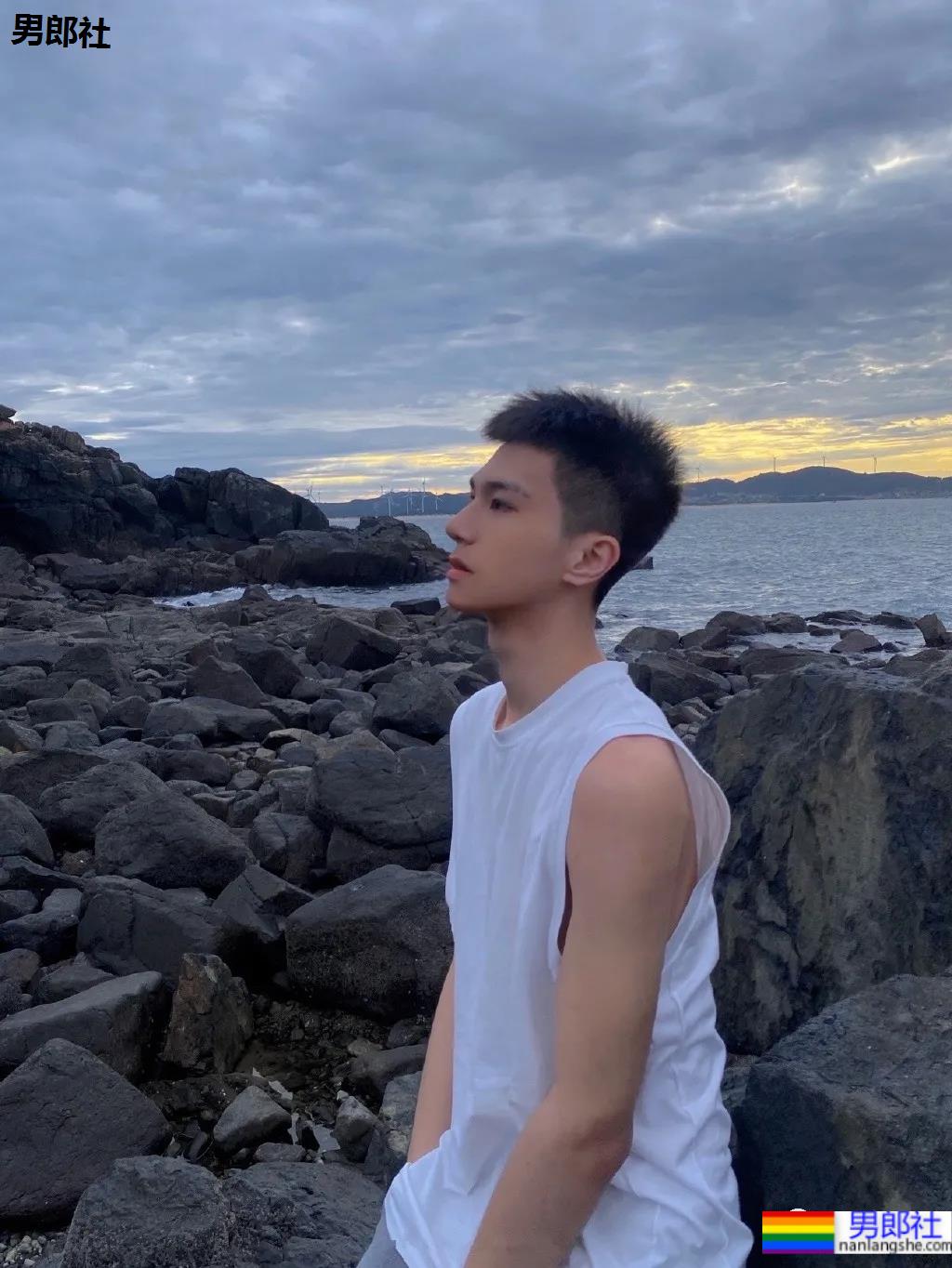 制服系侧颜少年火了,清爽干净的样子让我疯狂心动! - 51虹马 制服系侧颜少年火了,清爽干净的样子让我疯狂心动! - 51虹马