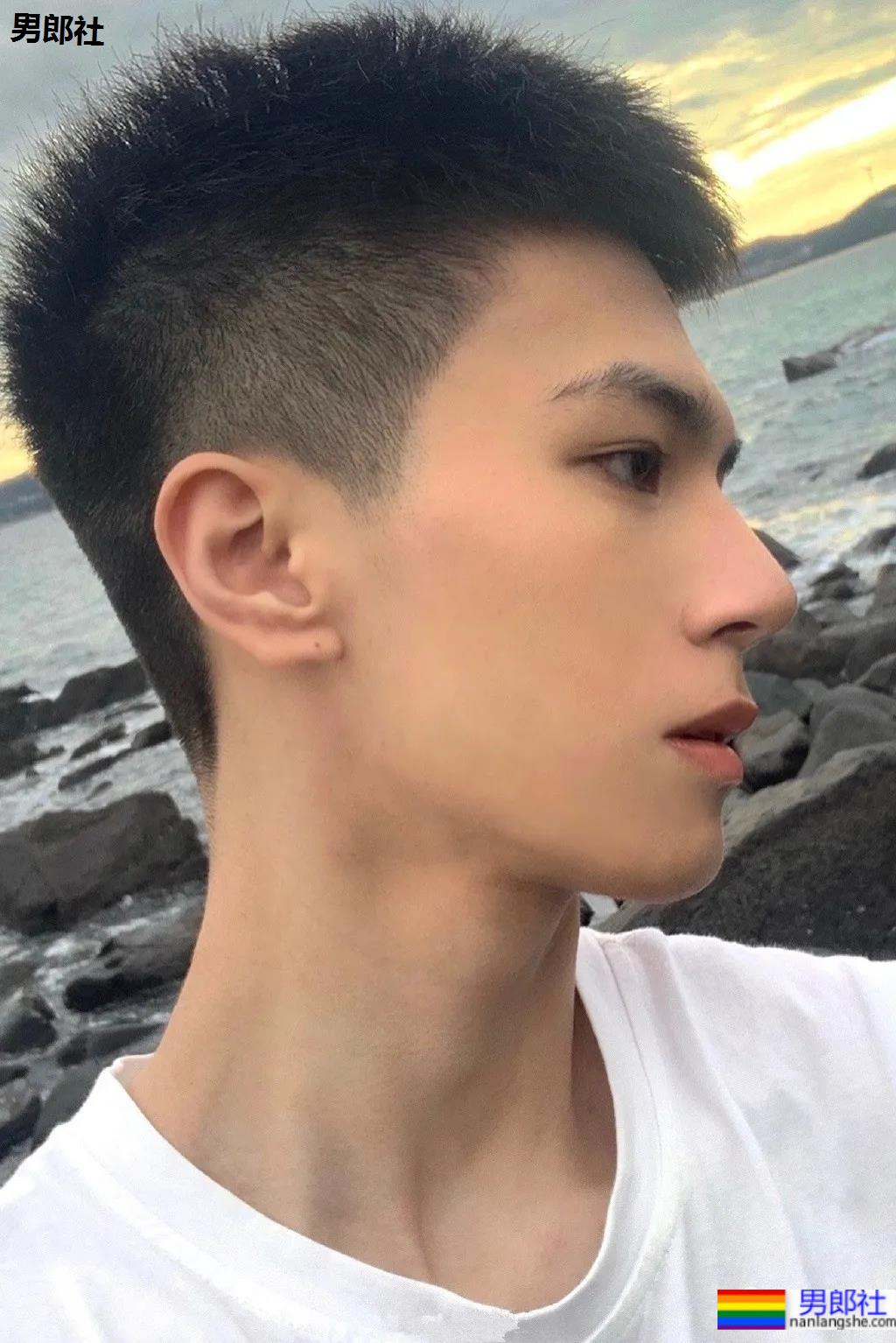 制服系侧颜少年火了,清爽干净的样子让我疯狂心动! - 51虹马 制服系侧颜少年火了,清爽干净的样子让我疯狂心动! - 51虹马