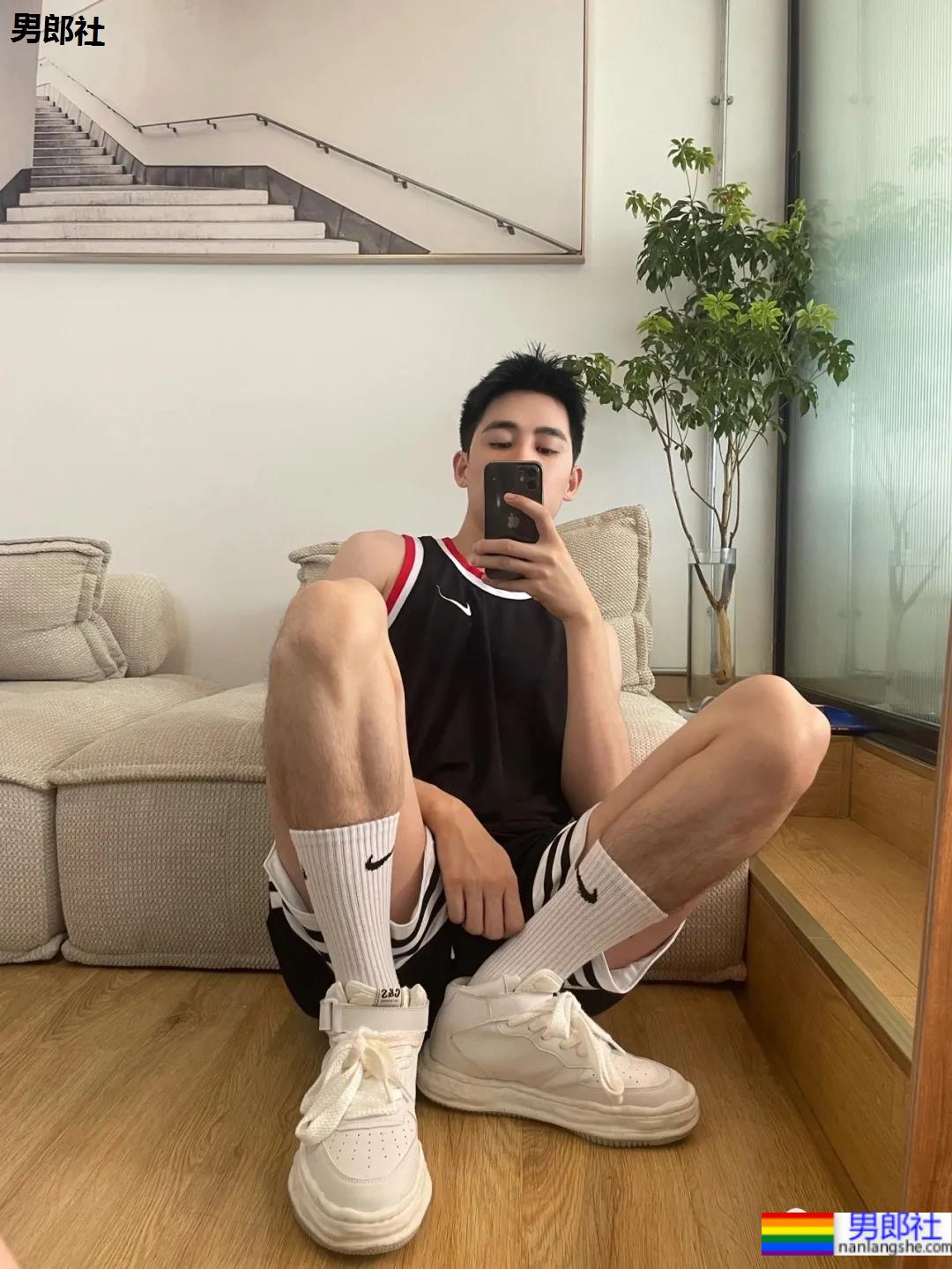 没有背心和短裤，算什么体育生的夏天！ - 51虹马