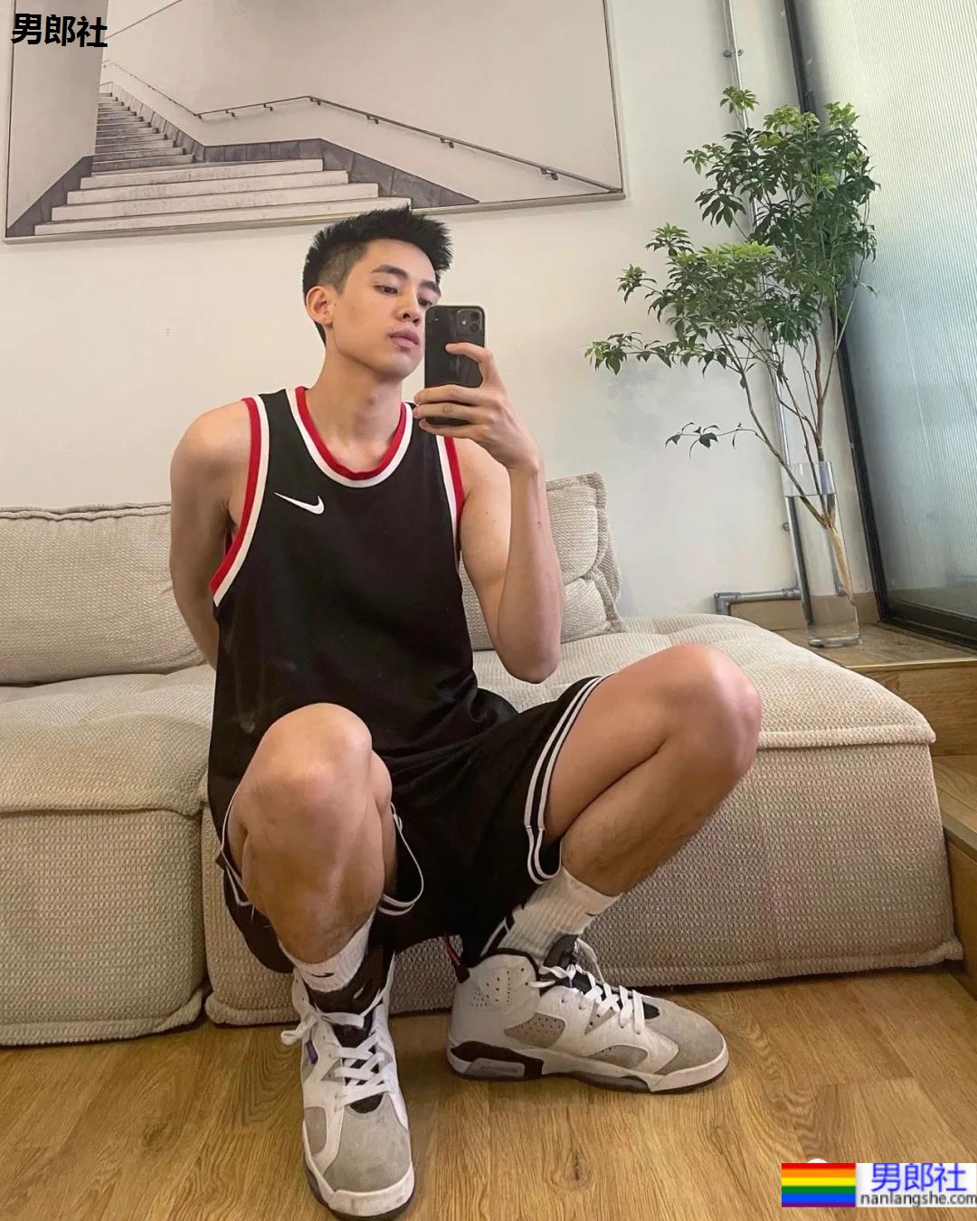 没有背心和短裤，算什么体育生的夏天！ - 51虹马