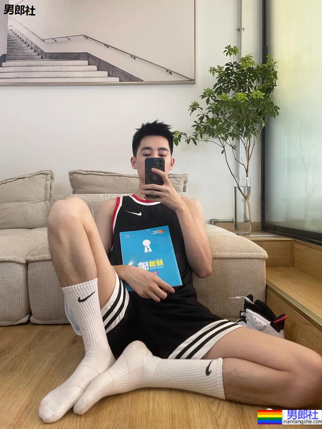 没有背心和短裤，算什么体育生的夏天！ - 51虹马