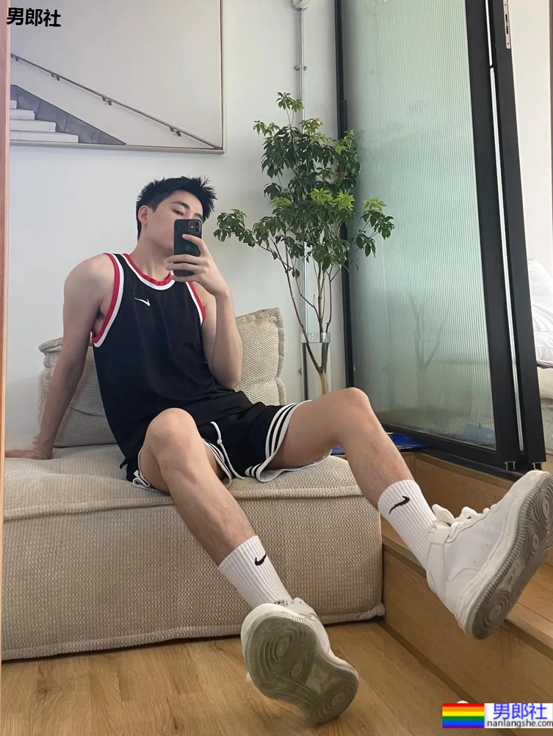 没有背心和短裤，算什么体育生的夏天！ - 51虹马