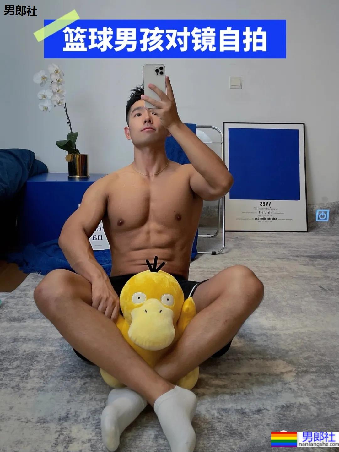 体育生刷屏自拍姿势大赏！学会了你也能掌握流量密码 - 51虹马