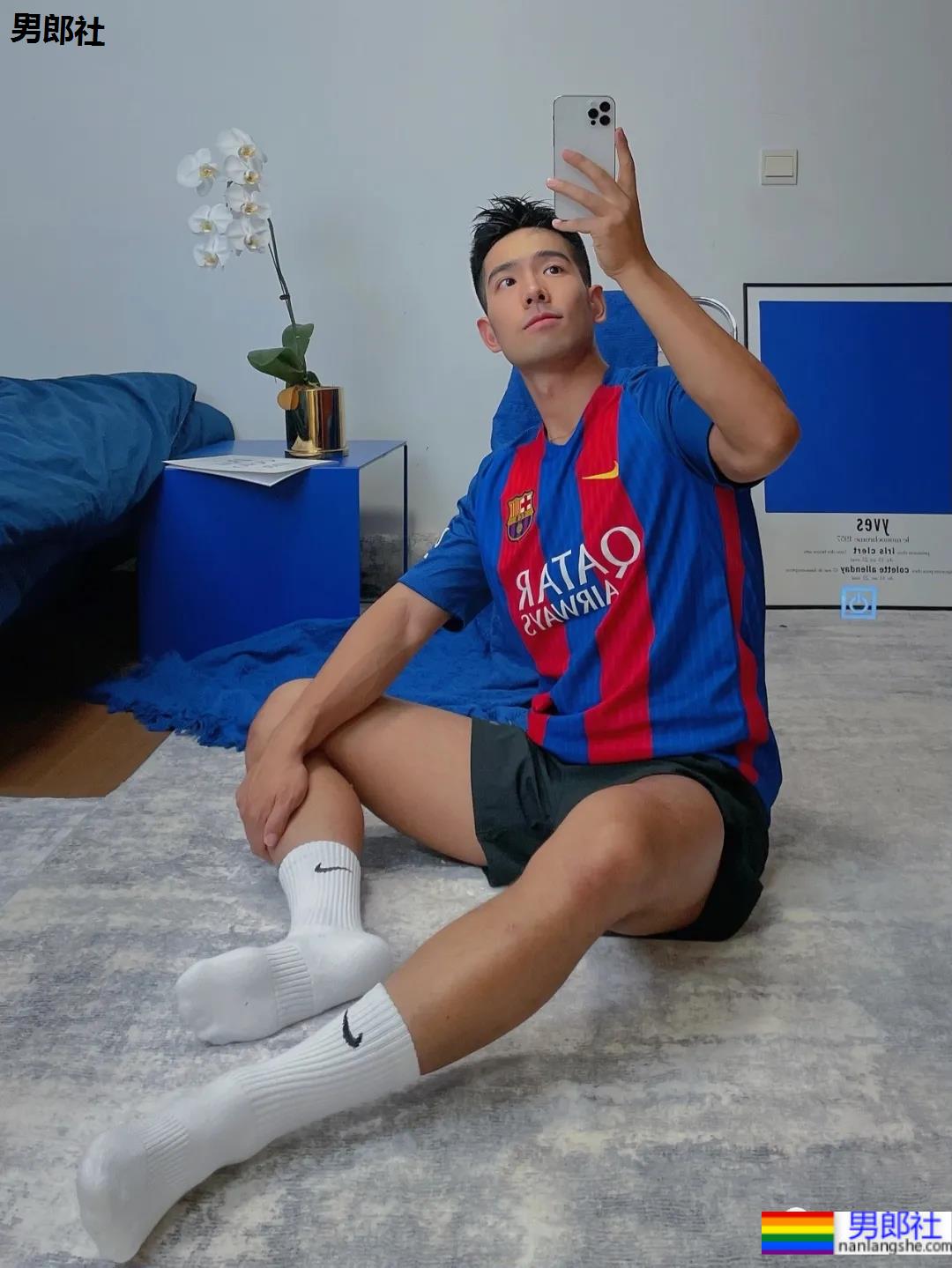 体育生刷屏自拍姿势大赏！学会了你也能掌握流量密码 - 51虹马