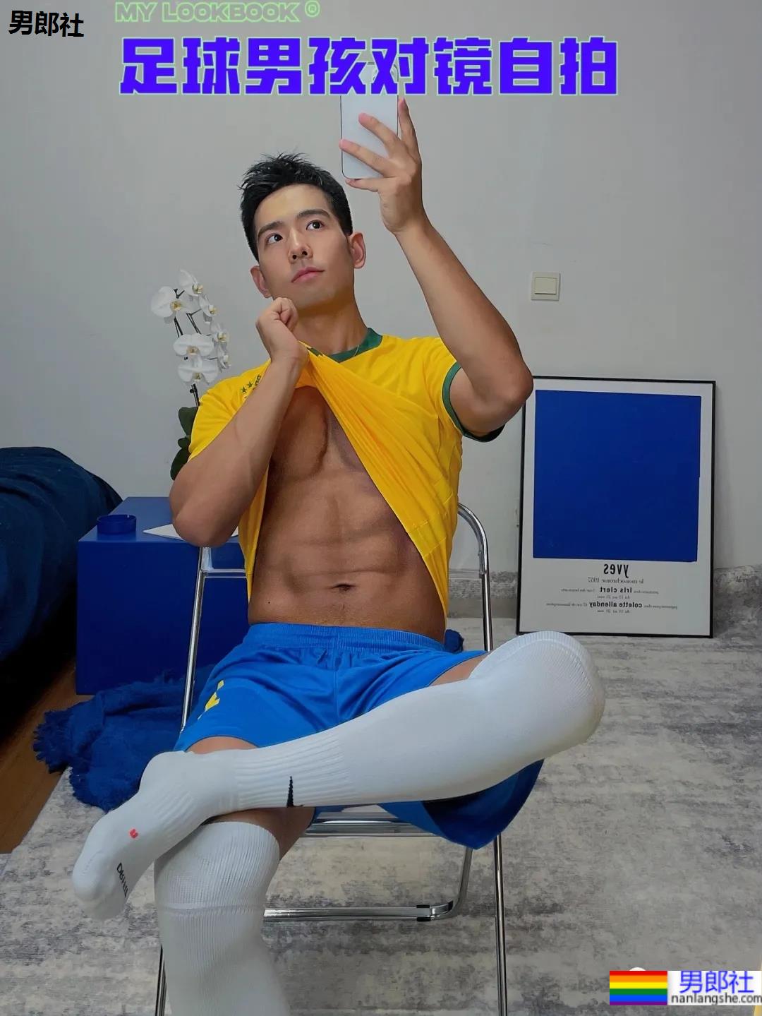 体育生刷屏自拍姿势大赏！学会了你也能掌握流量密码 - 51虹马