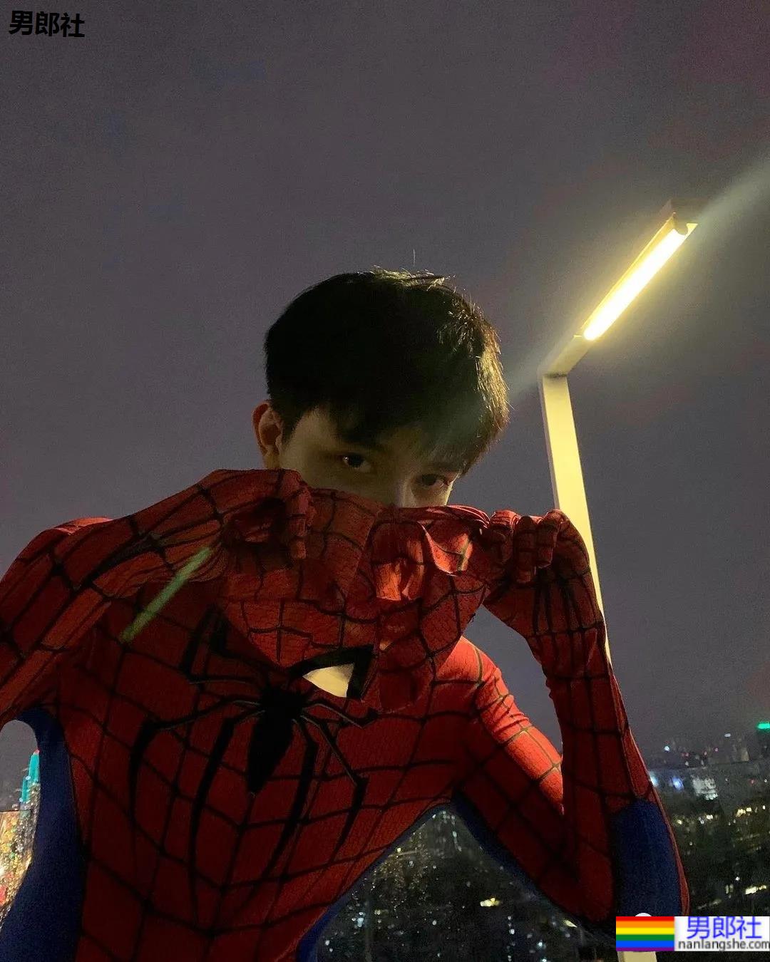 撞脸宋威龙的薄肌小奶狗穿紧身衣爆红，这身子我馋了！ - 51虹马