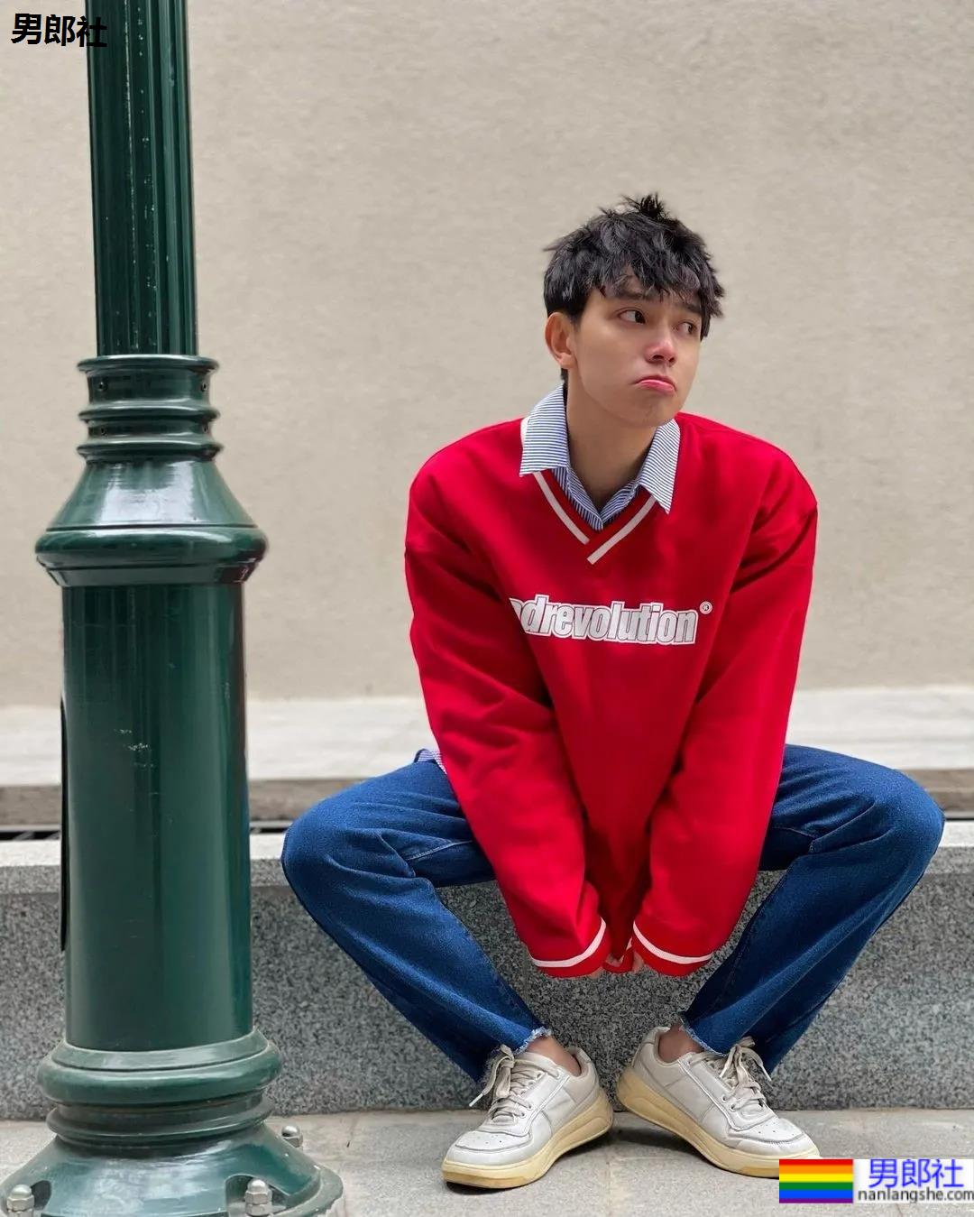 撞脸宋威龙的薄肌小奶狗穿紧身衣爆红，这身子我馋了！ - 51虹马