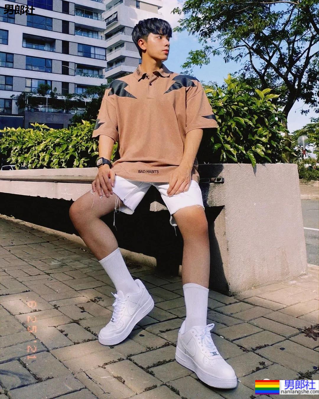 撞脸宋威龙的薄肌小奶狗穿紧身衣爆红，这身子我馋了！ - 51虹马