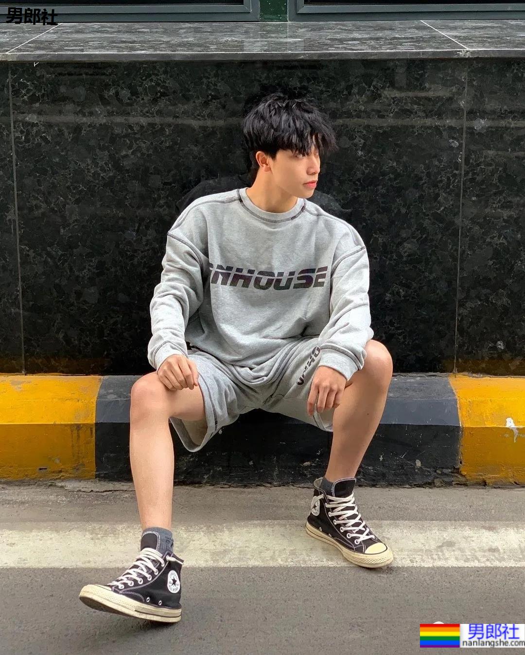 撞脸宋威龙的薄肌小奶狗穿紧身衣爆红，这身子我馋了！ - 51虹马