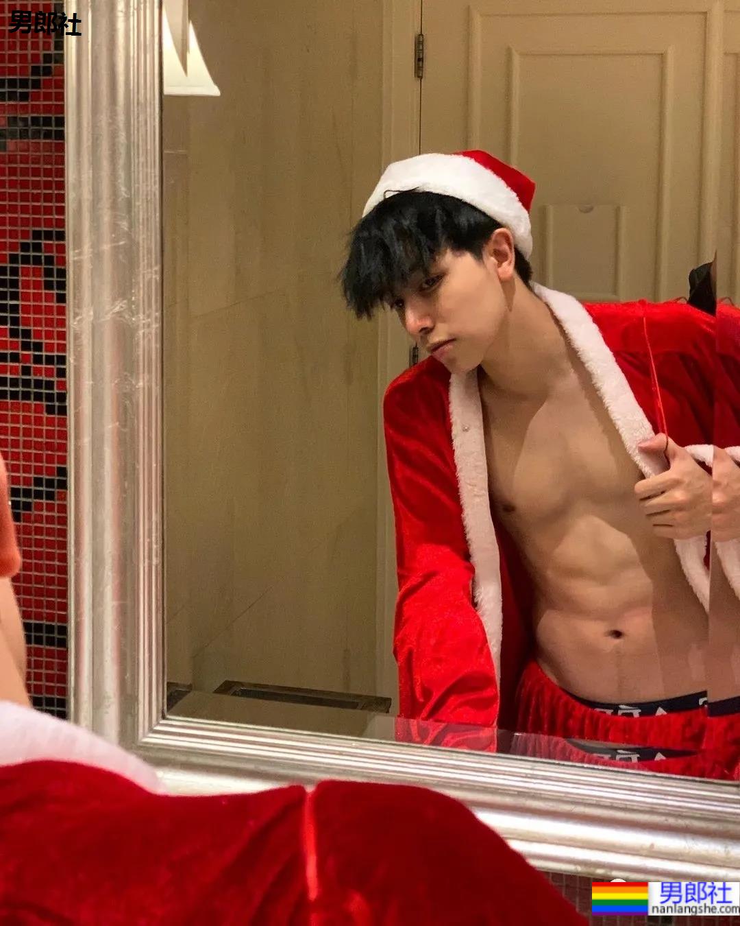 撞脸宋威龙的薄肌小奶狗穿紧身衣爆红，这身子我馋了！ - 51虹马