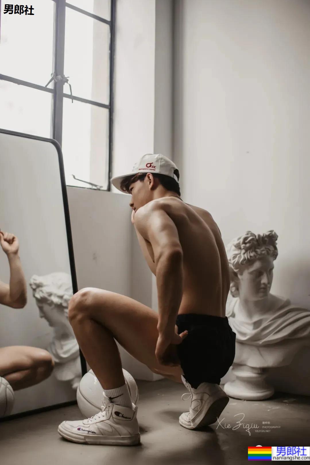 18岁寸头体育生遇上摄影师,长腿腹肌好身材藏不住啦! - 51虹马 18岁寸头体育生遇上摄影师,长腿腹肌好身材藏不住啦! - 51虹马