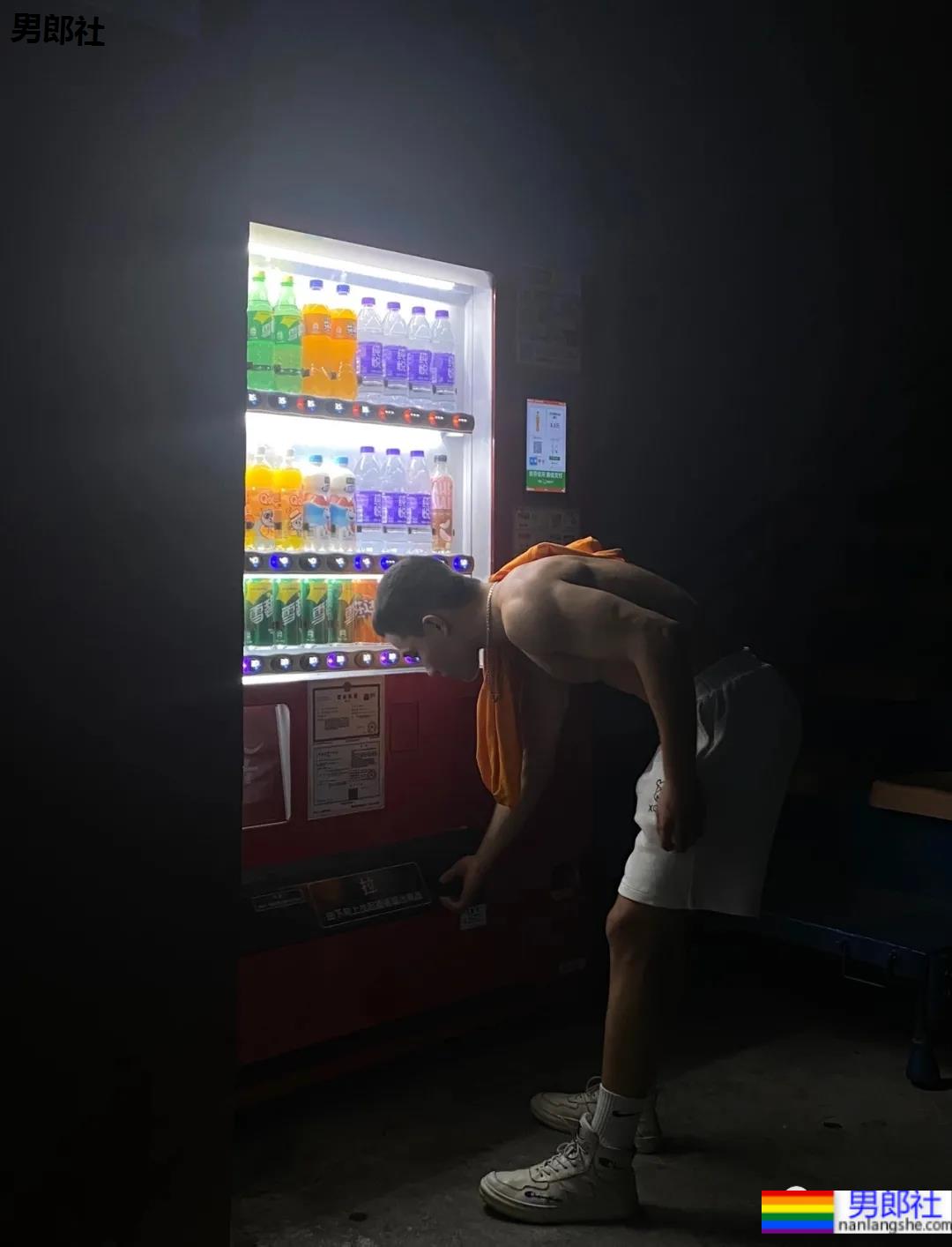 18岁寸头体育生遇上摄影师,长腿腹肌好身材藏不住啦! - 51虹马 18岁寸头体育生遇上摄影师,长腿腹肌好身材藏不住啦! - 51虹马