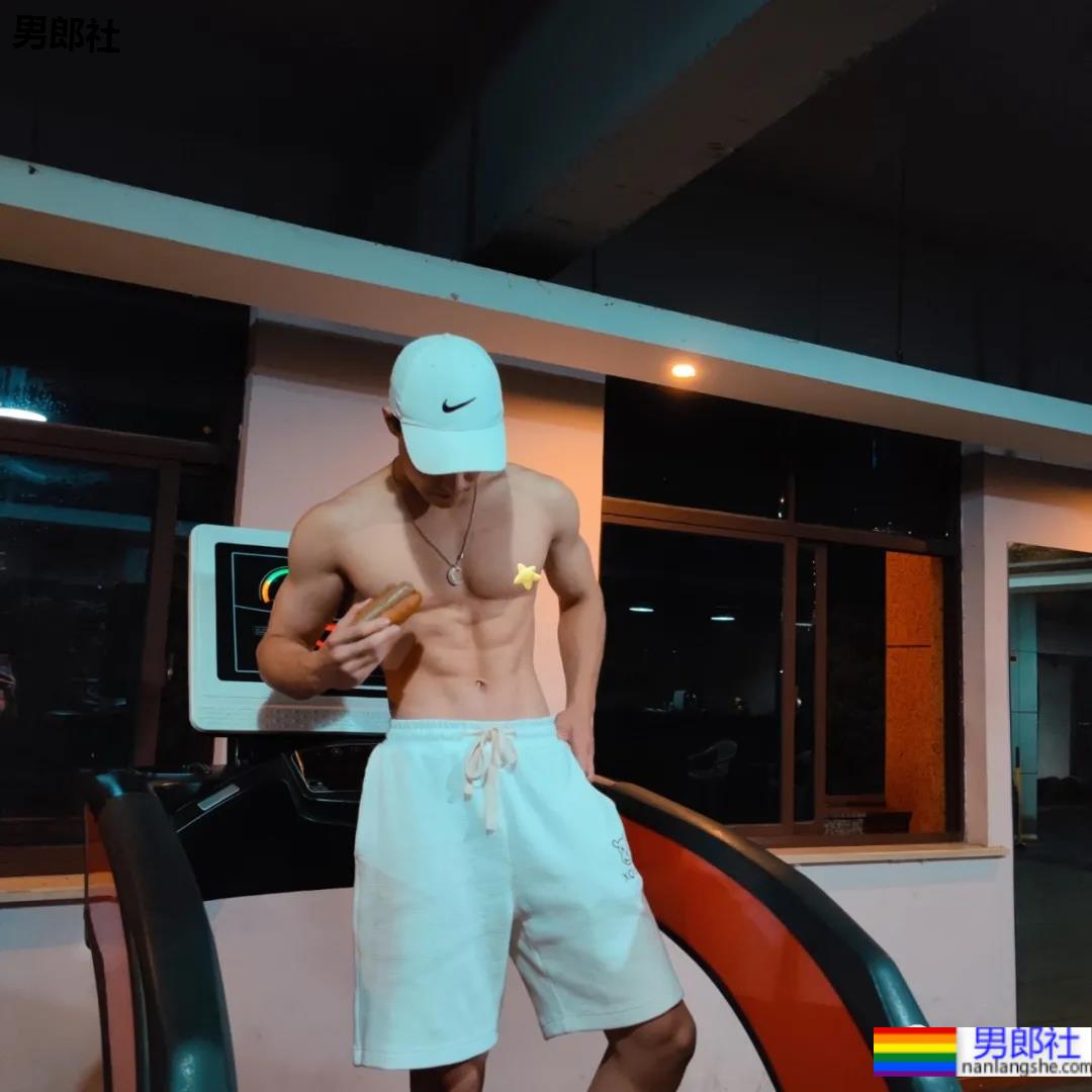 18岁寸头体育生遇上摄影师,长腿腹肌好身材藏不住啦! - 51虹马 18岁寸头体育生遇上摄影师,长腿腹肌好身材藏不住啦! - 51虹马