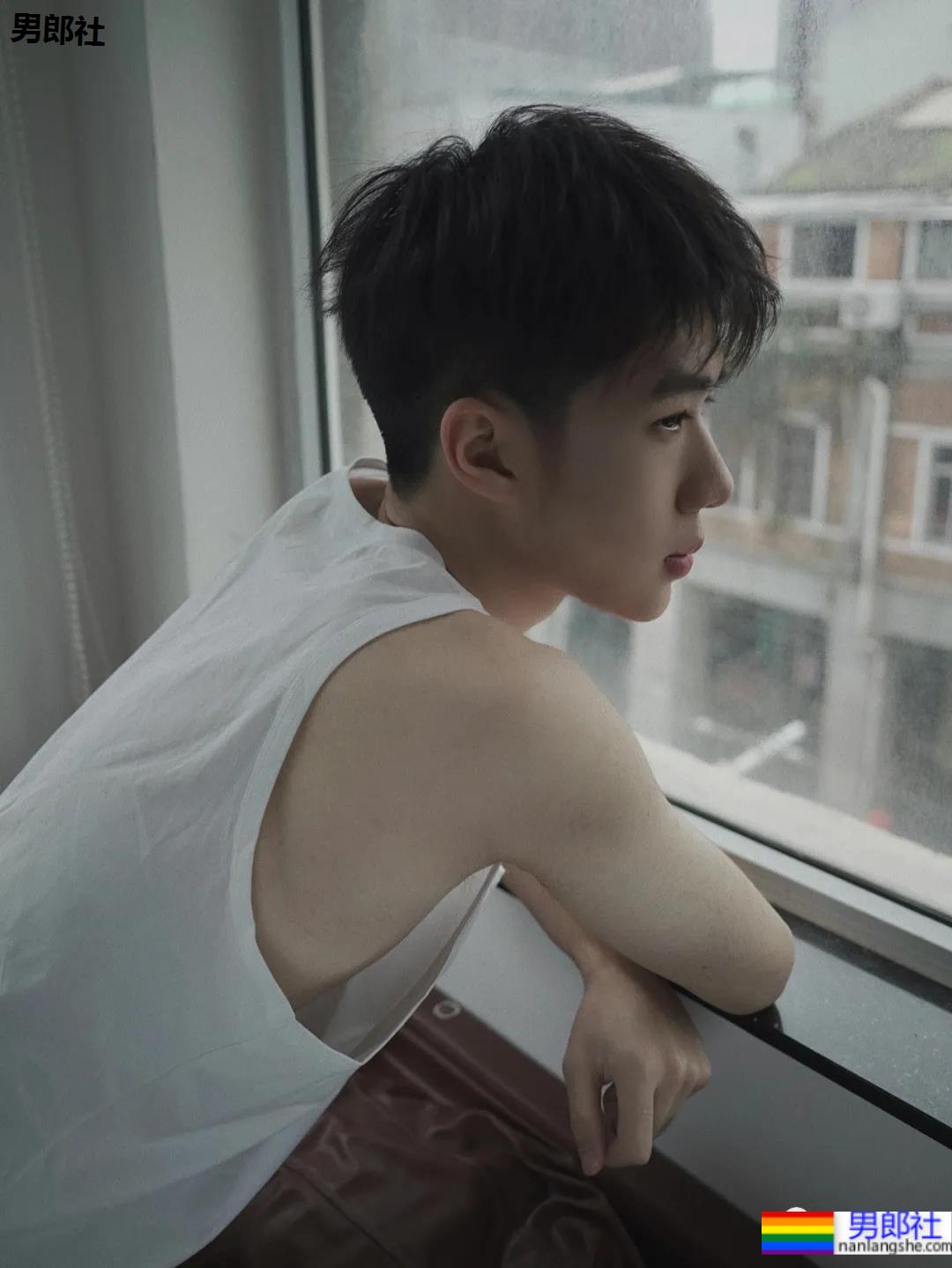 18岁奶帅小鲜肉嫩到发光，这才是真正奶狗弟弟吧?-51虹马