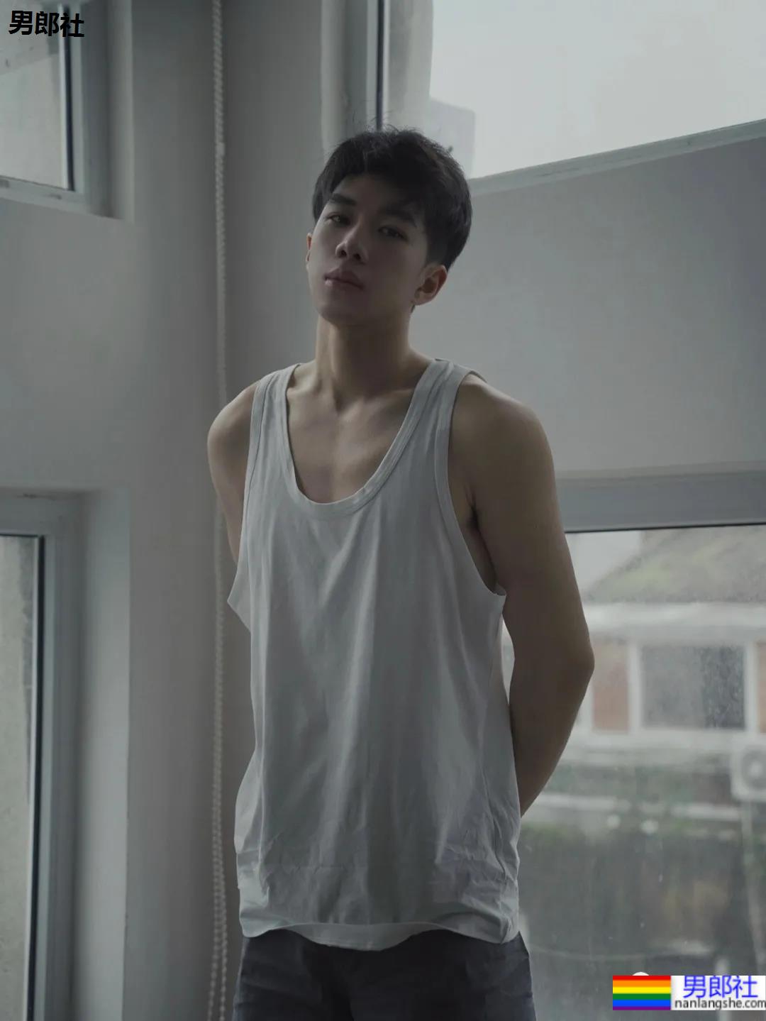 18岁奶帅小鲜肉嫩到发光，这才是真正奶狗弟弟吧? - 51虹马