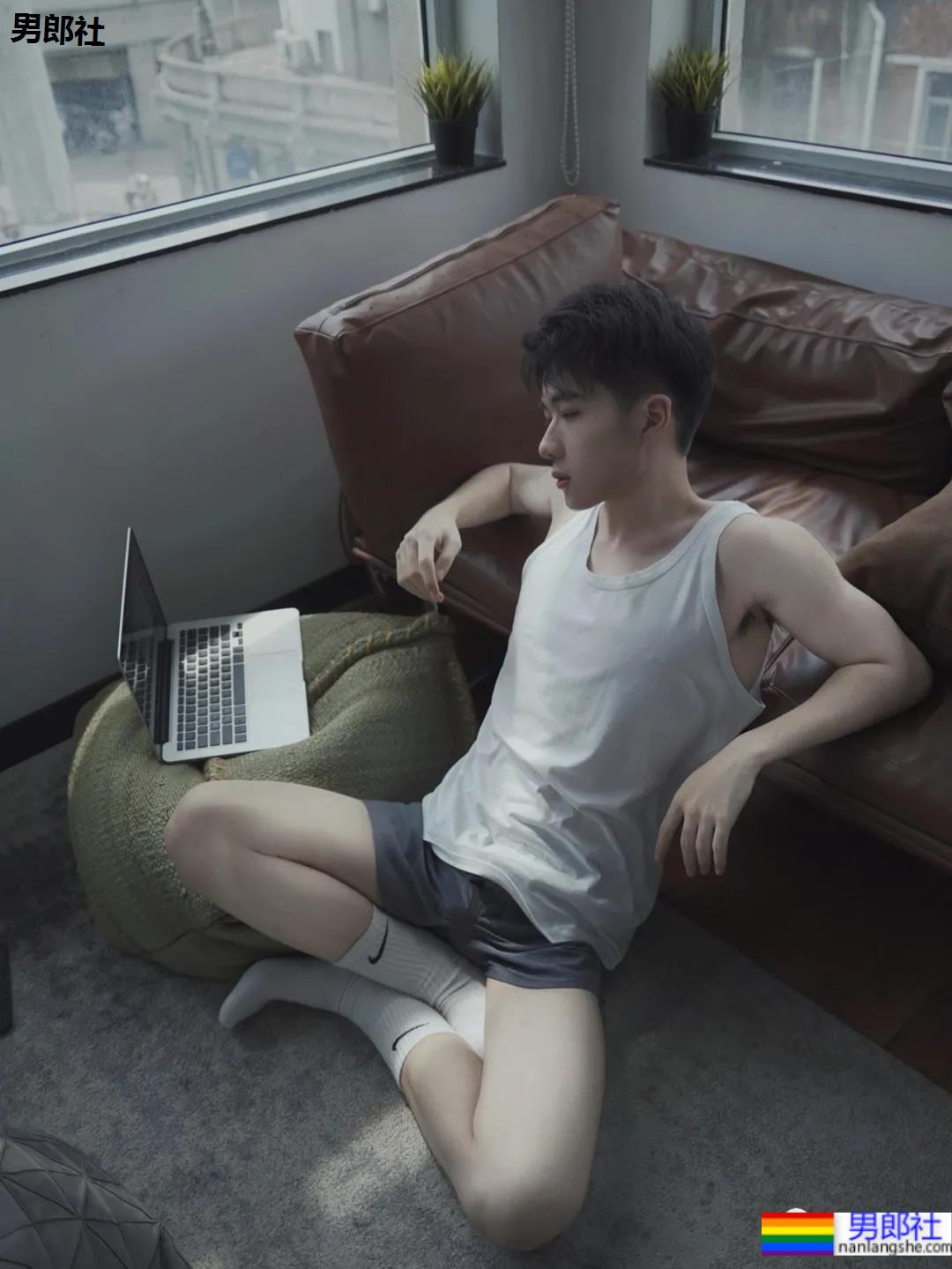 18岁奶帅小鲜肉嫩到发光，这才是真正奶狗弟弟吧? - 51虹马