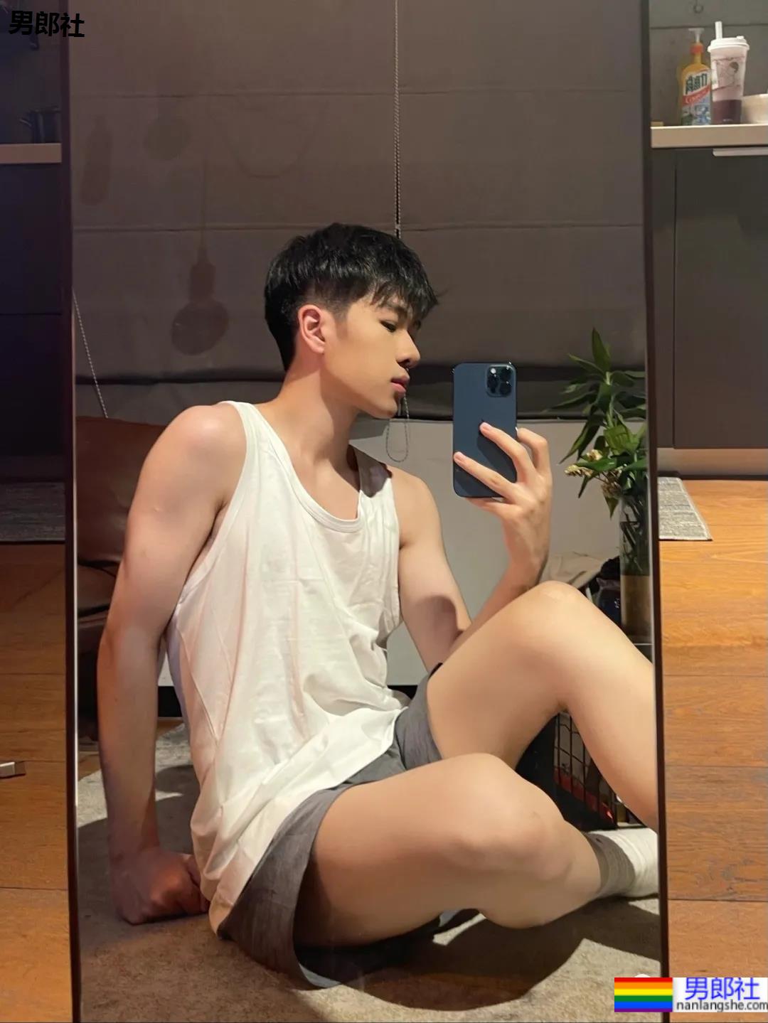 18岁奶帅小鲜肉嫩到发光，这才是真正奶狗弟弟吧? - 51虹马