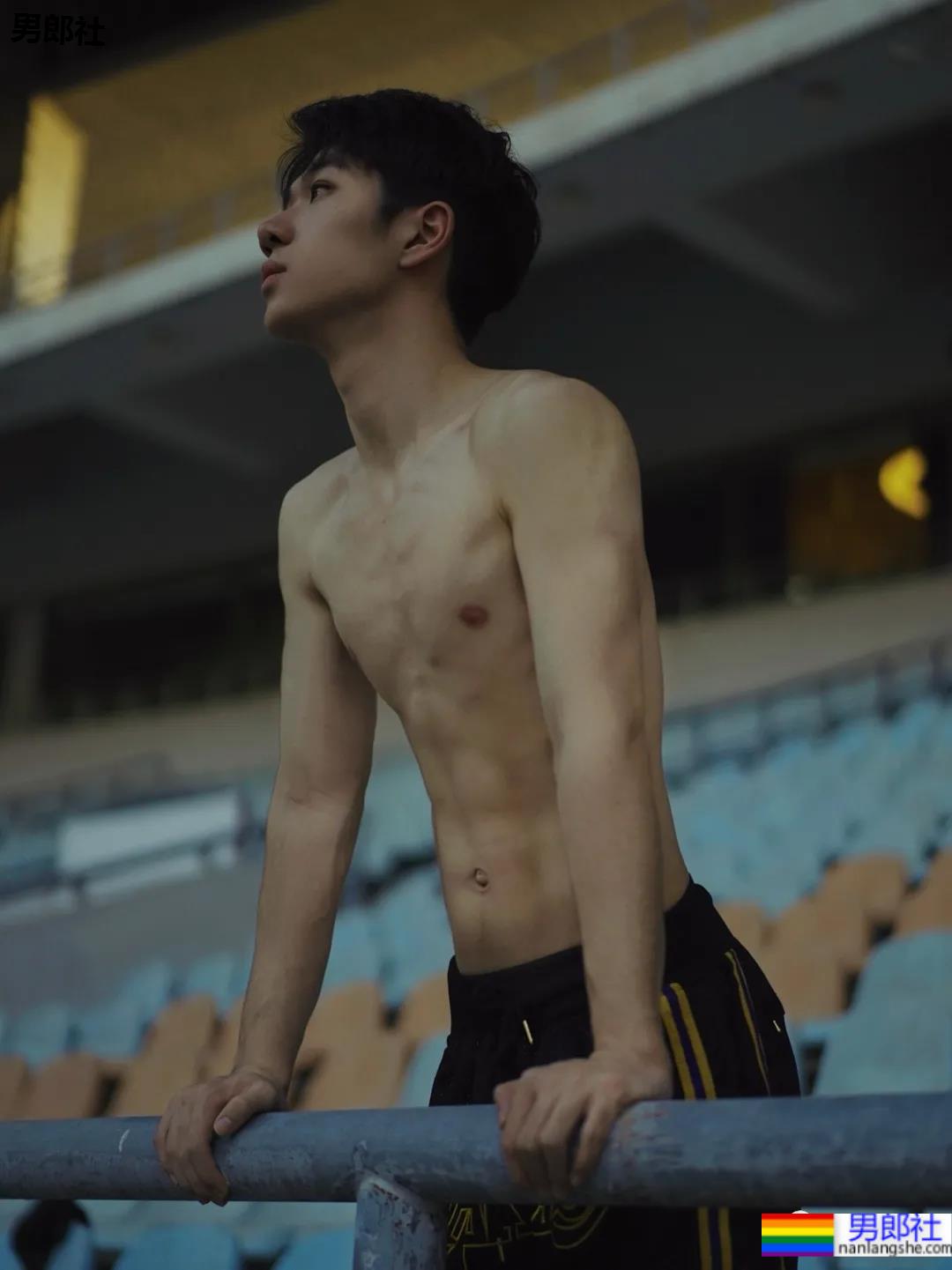 18岁奶帅小鲜肉嫩到发光，这才是真正奶狗弟弟吧? - 51虹马