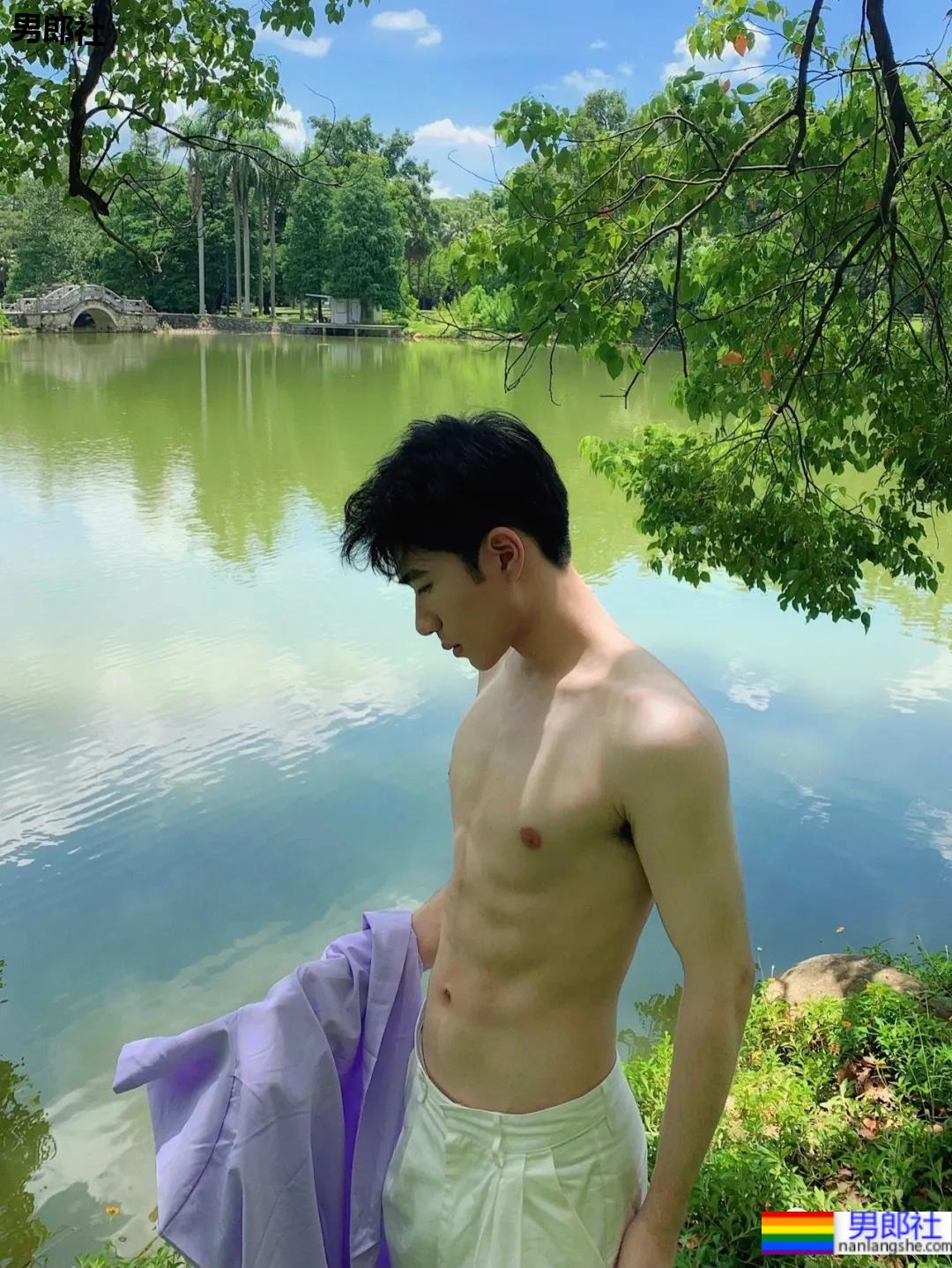 18岁奶帅小鲜肉嫩到发光，这才是真正奶狗弟弟吧? - 51虹马