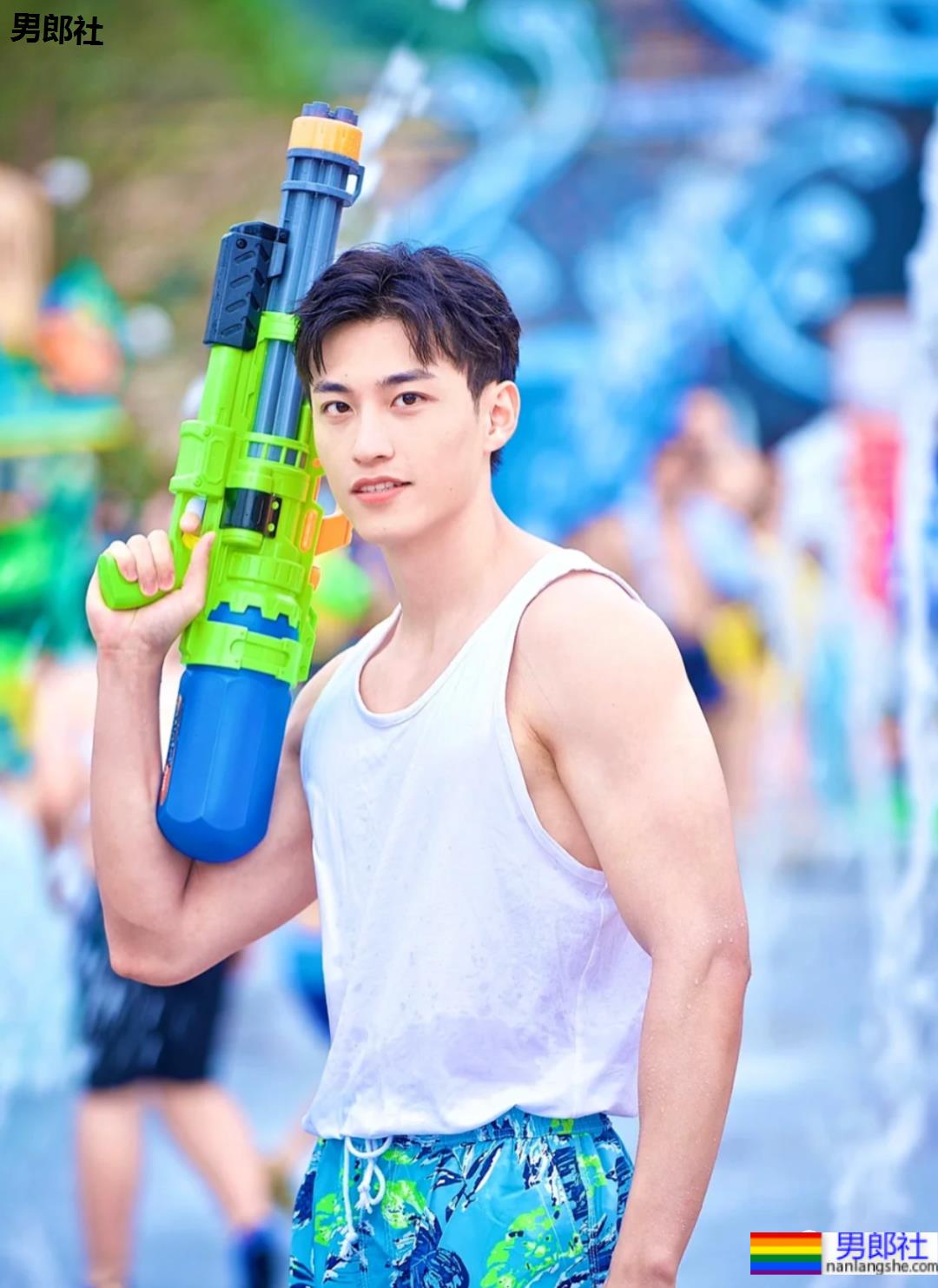 鸿星尔克的男模火了!高颜值大长腿未免也太帅! - 51虹马 鸿星尔克的男模火了!高颜值大长腿未免也太帅! - 51虹马