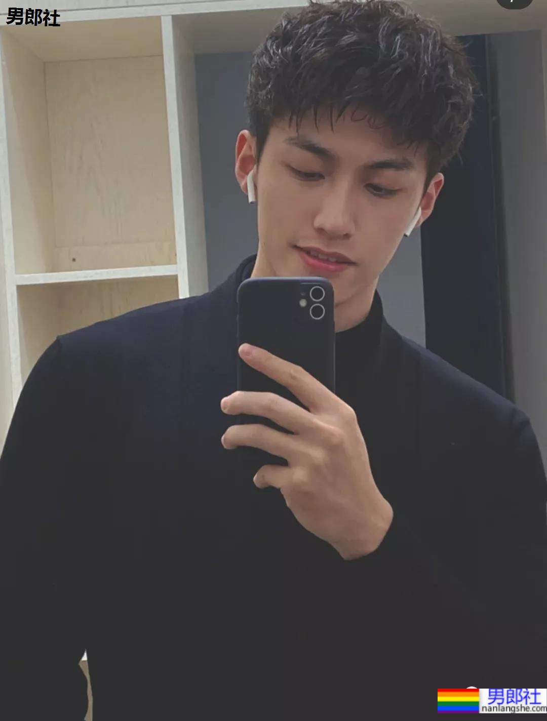 鸿星尔克的男模火了!高颜值大长腿未免也太帅! - 51虹马 鸿星尔克的男模火了!高颜值大长腿未免也太帅! - 51虹马