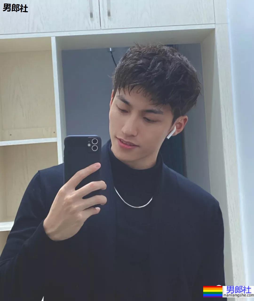 鸿星尔克的男模火了!高颜值大长腿未免也太帅! - 51虹马 鸿星尔克的男模火了!高颜值大长腿未免也太帅! - 51虹马