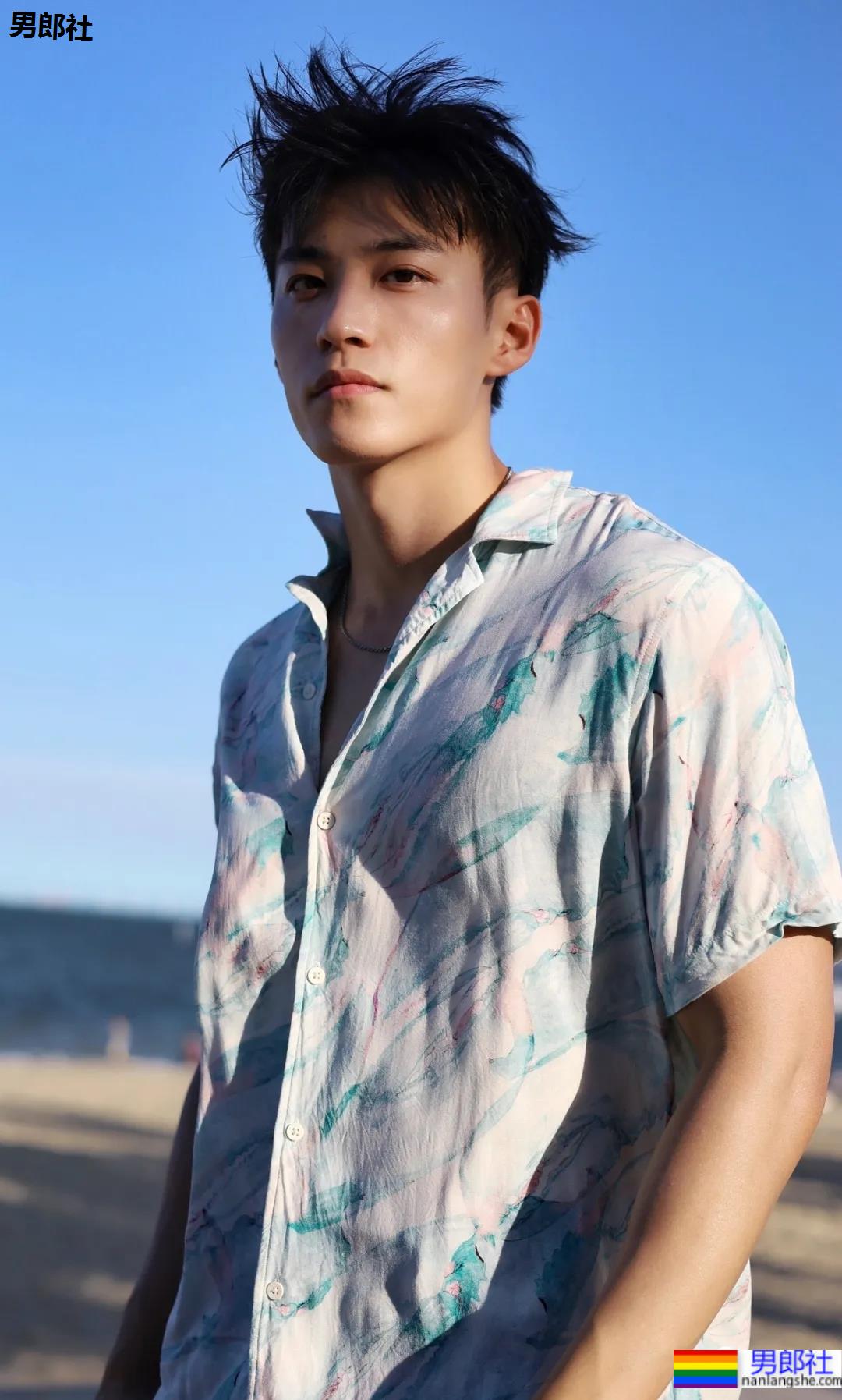 鸿星尔克的男模火了!高颜值大长腿未免也太帅! - 51虹马 鸿星尔克的男模火了!高颜值大长腿未免也太帅! - 51虹马