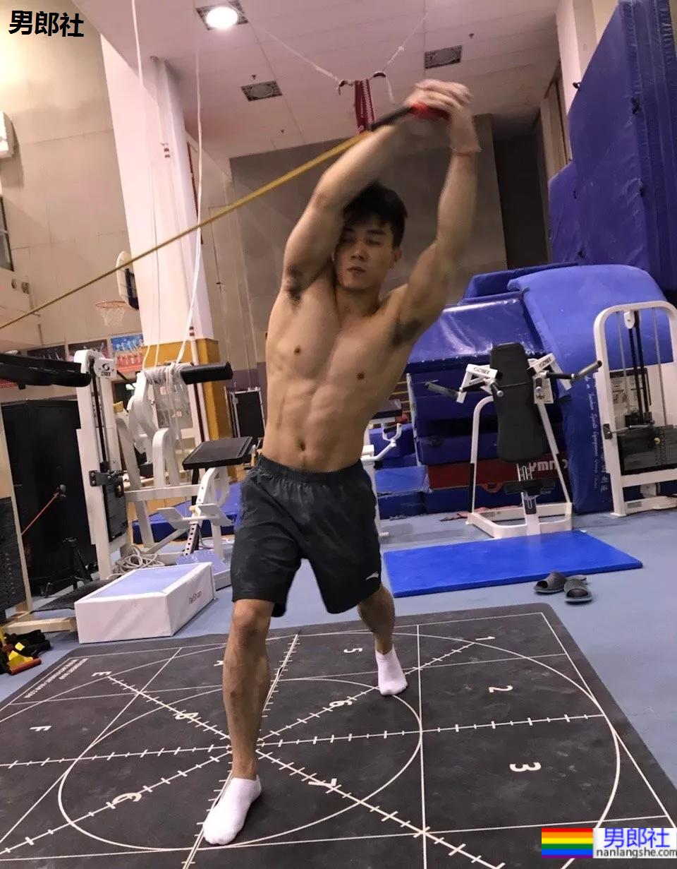 19岁日本体操帅哥桥本大辉颜值惹争议，网友叫他下海 - 51虹马