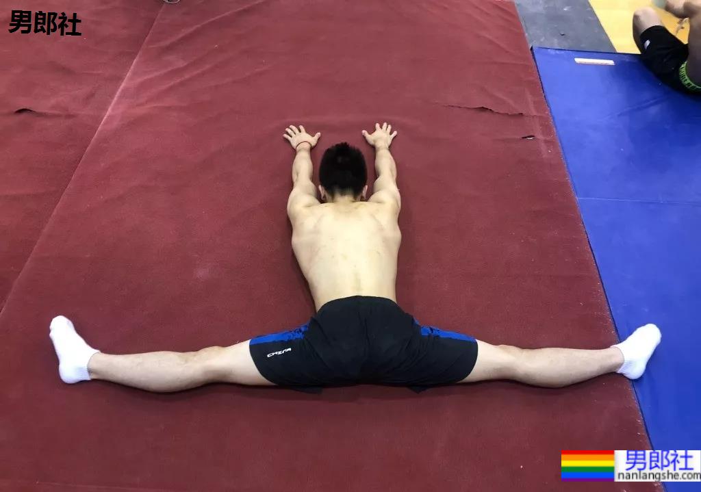 19岁日本体操帅哥桥本大辉颜值惹争议，网友叫他下海 - 51虹马