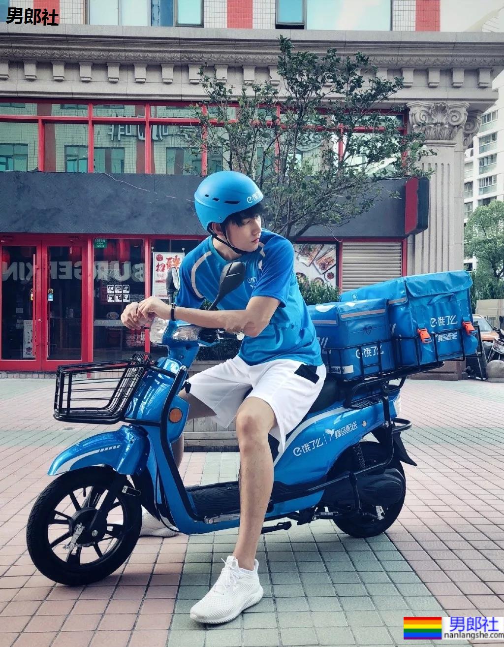 黝黑肌肉小哥哥商场直接脱了试衣服！-51虹马