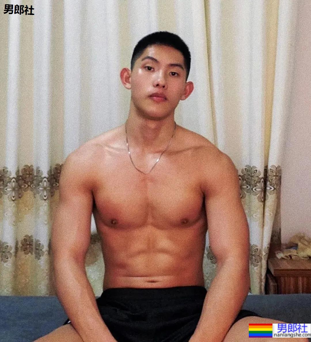 四川寸头腹肌小狼狗,高颜值大长腿太欲了! - 51虹马 四川寸头腹肌小狼狗,高颜值大长腿太欲了! - 51虹马