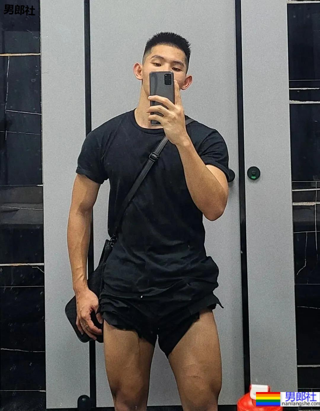 四川寸头腹肌小狼狗,高颜值大长腿太欲了! - 51虹马 四川寸头腹肌小狼狗,高颜值大长腿太欲了! - 51虹马