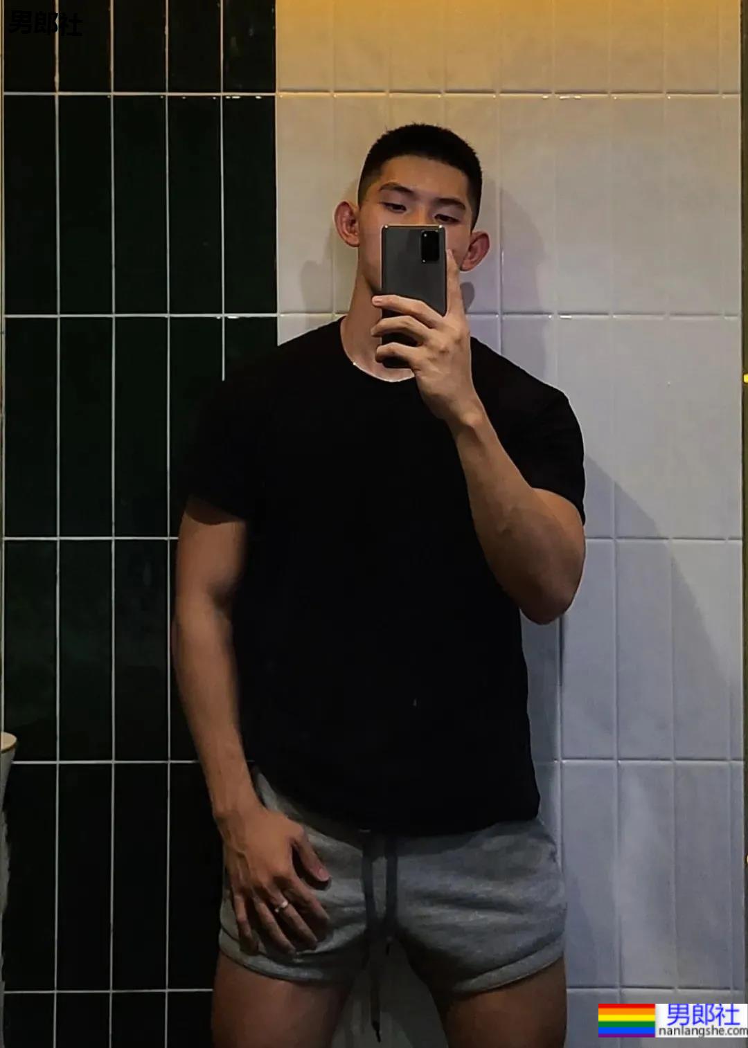 四川寸头腹肌小狼狗,高颜值大长腿太欲了! - 51虹马 四川寸头腹肌小狼狗,高颜值大长腿太欲了! - 51虹马