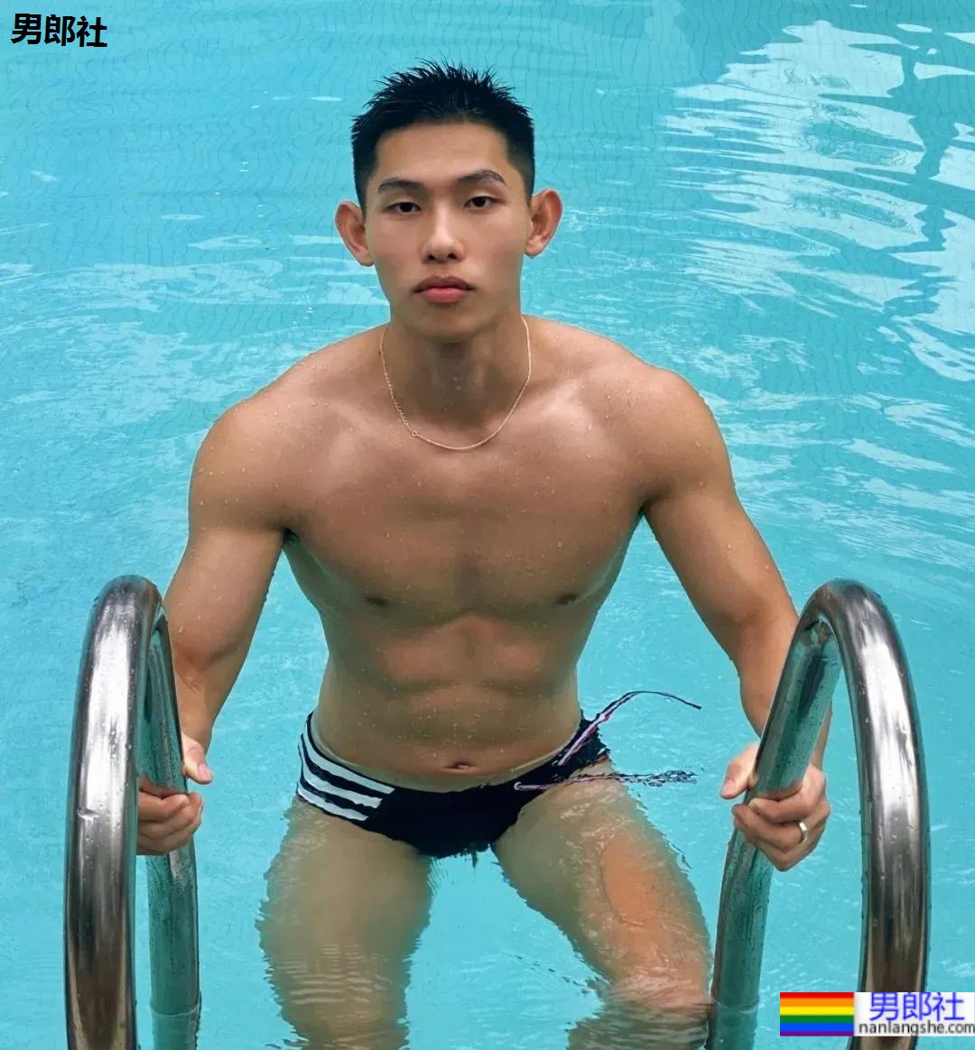 四川寸头腹肌小狼狗,高颜值大长腿太欲了! - 51虹马 四川寸头腹肌小狼狗,高颜值大长腿太欲了! - 51虹马