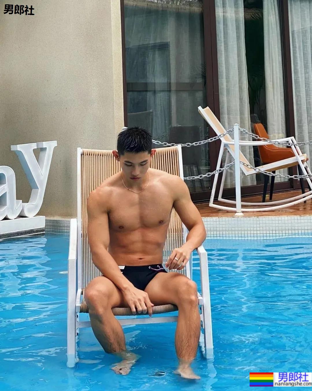 四川寸头腹肌小狼狗,高颜值大长腿太欲了! - 51虹马 四川寸头腹肌小狼狗,高颜值大长腿太欲了! - 51虹马