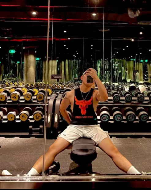 推特37万粉丝的超级网黄，卖视频赚了20万-51虹马