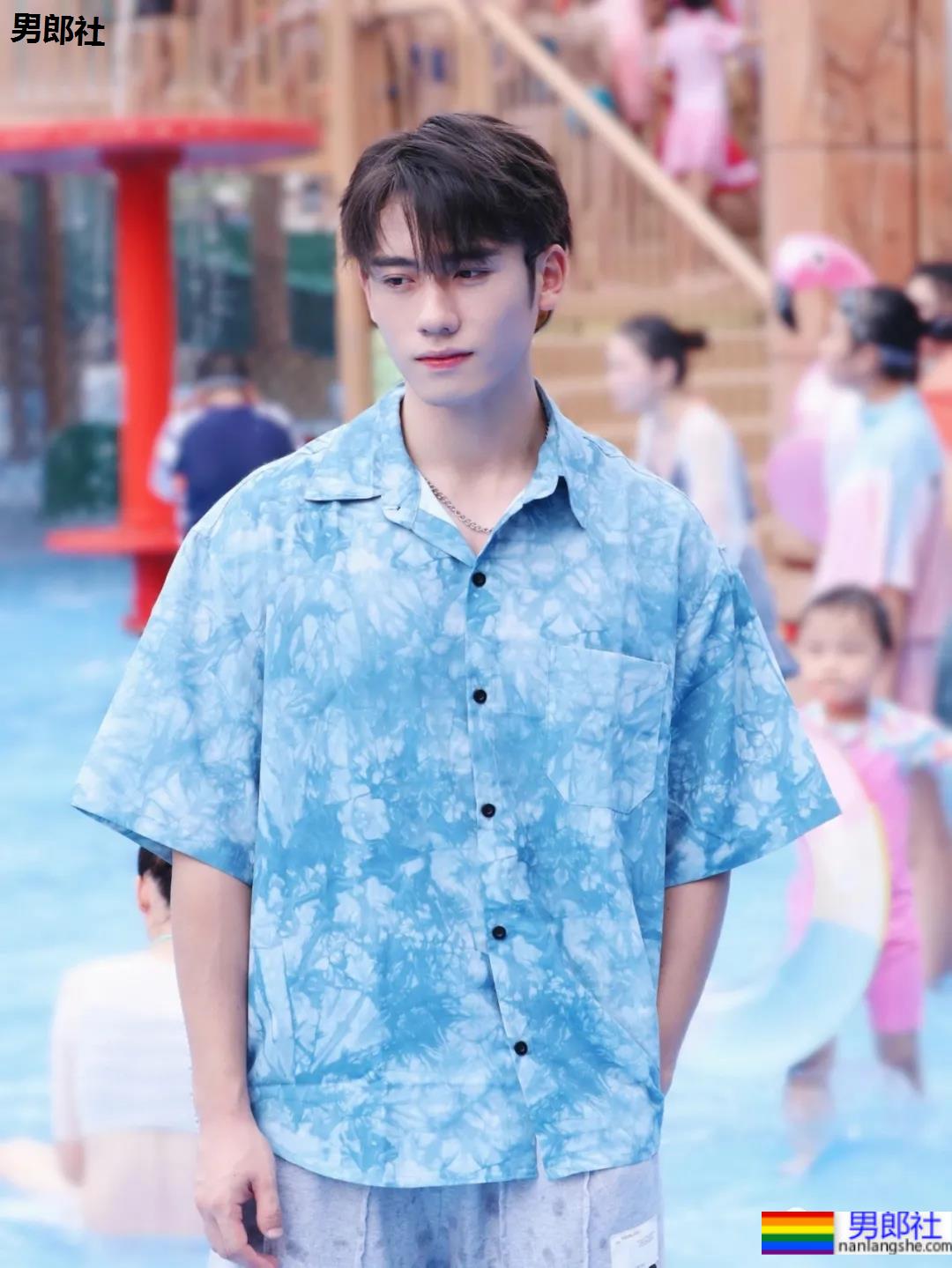 皮肤超级好的肌肉健身小哥，这是什么神仙肉体！ - 51虹马