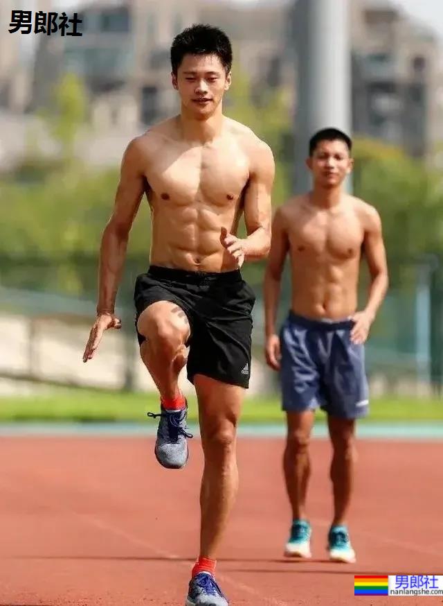 谢震业的腹肌，苏炳添的翘臀，梁劲生的长腿，田径队老公们的写真yyds! - 51虹马